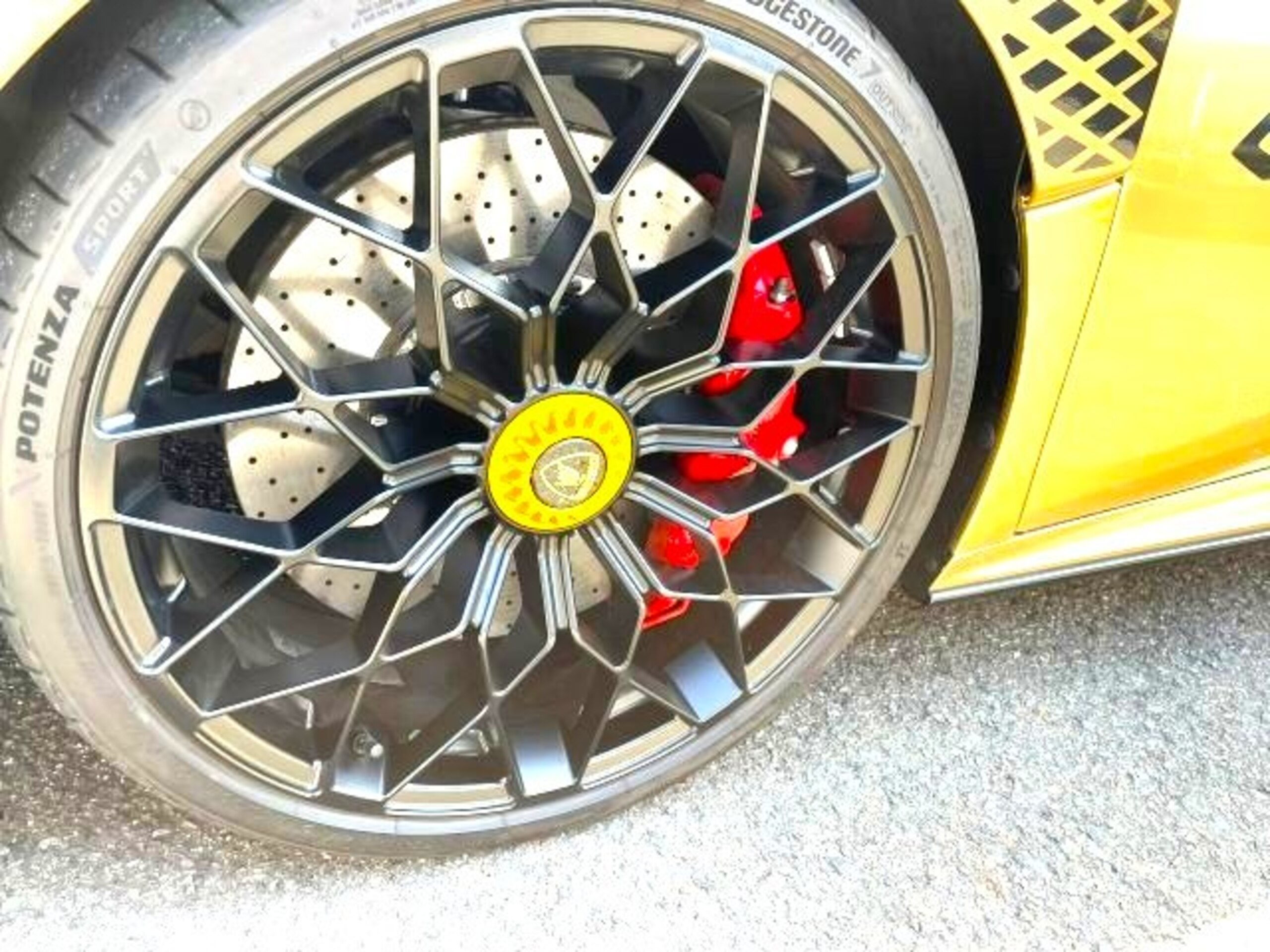 2022 Lamborghini Huracán STO — Photo 17 / 19