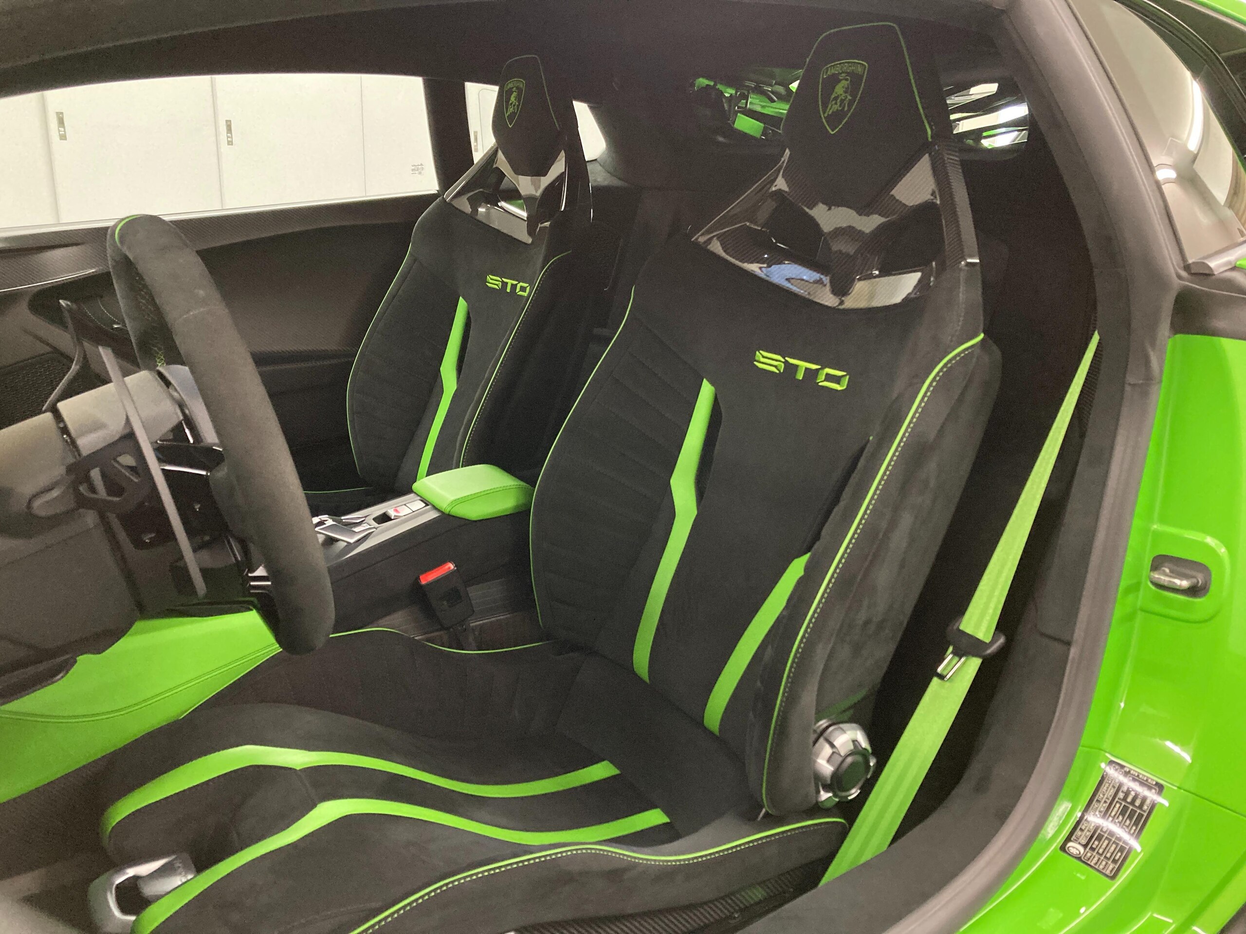 2022 Lamborghini Huracán STO — Photo 8 / 57
