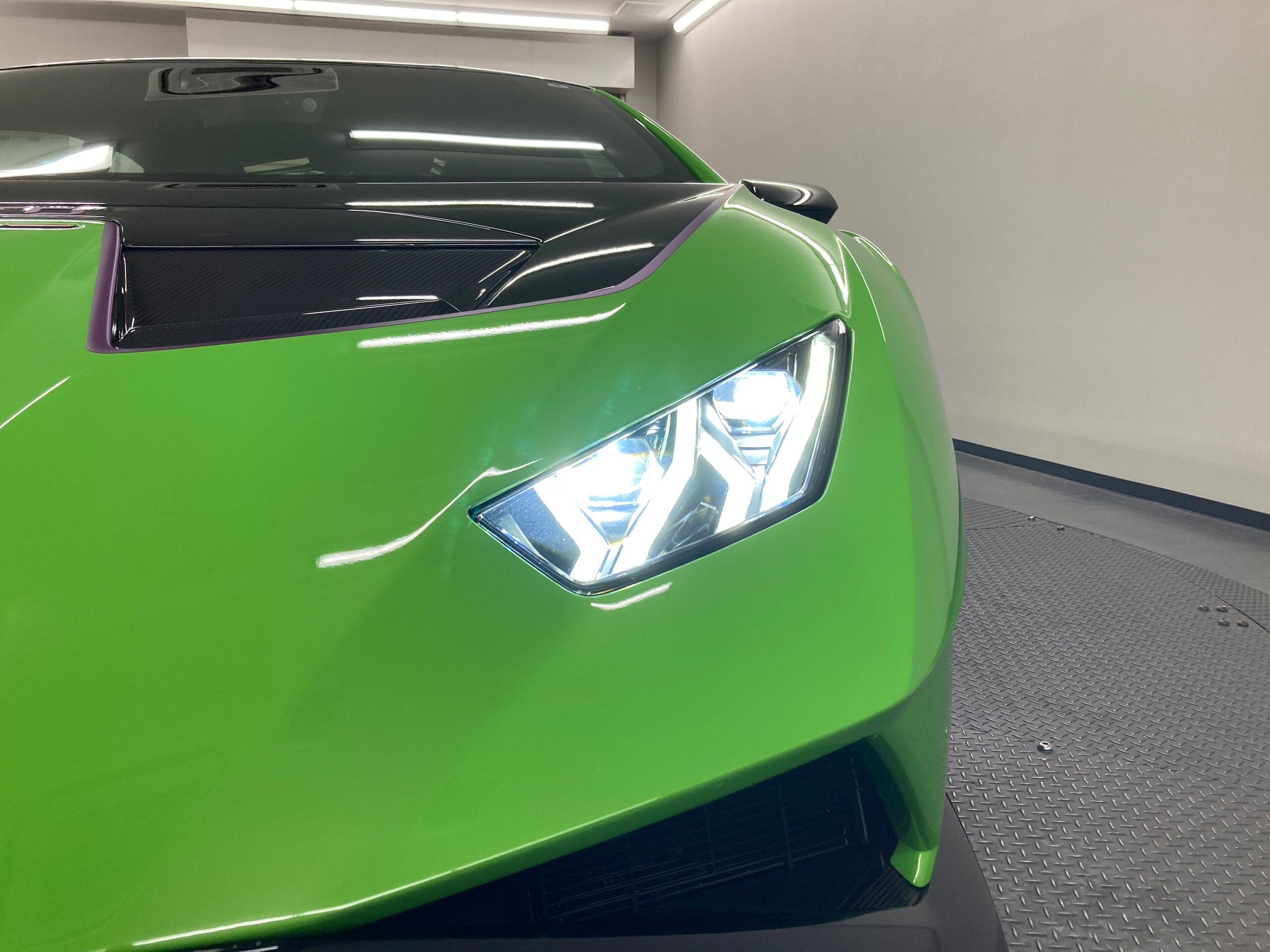 2022 Lamborghini Huracán STO — Photo 10 / 57