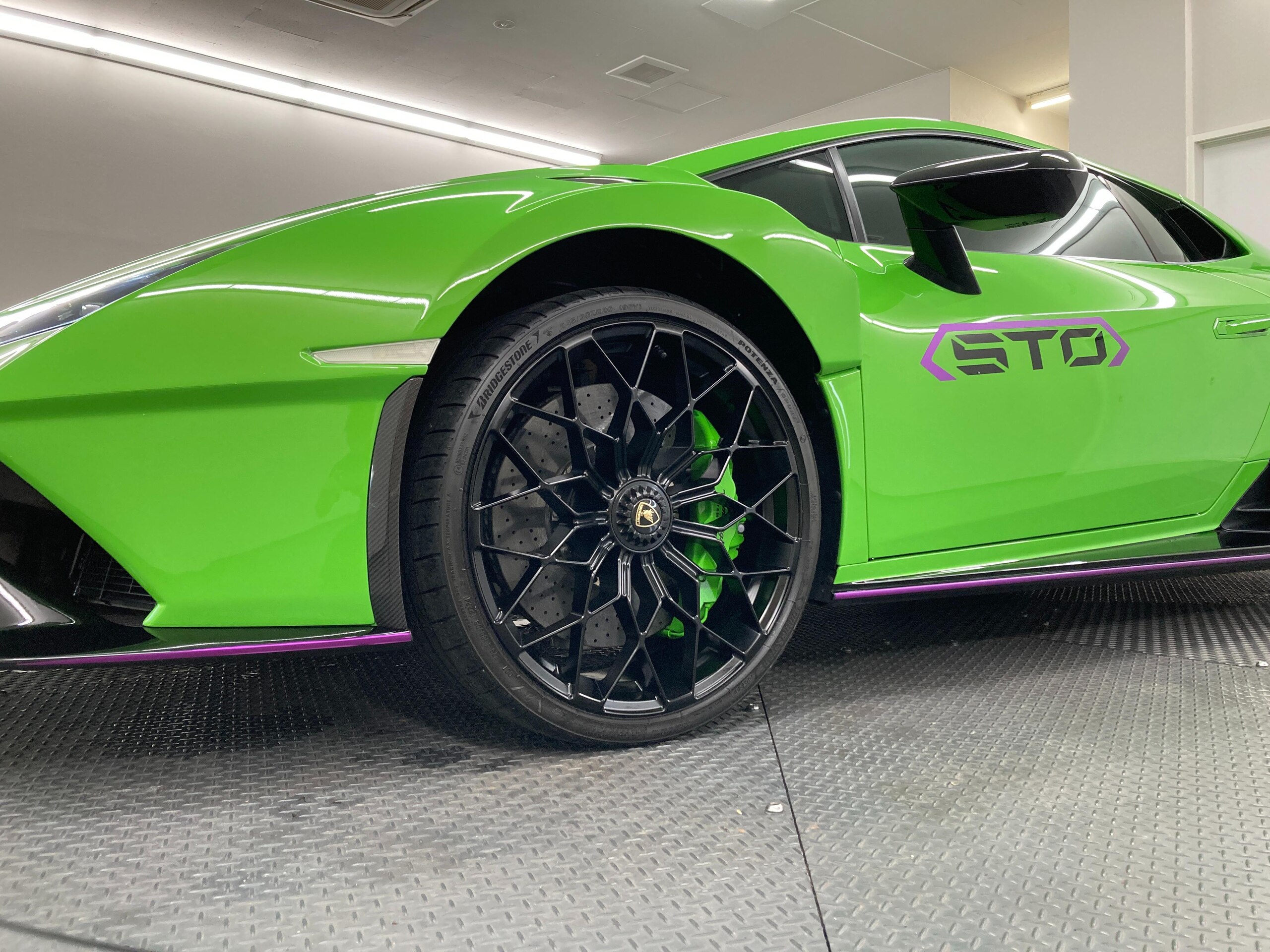2022 Lamborghini Huracán STO — Photo 12 / 57