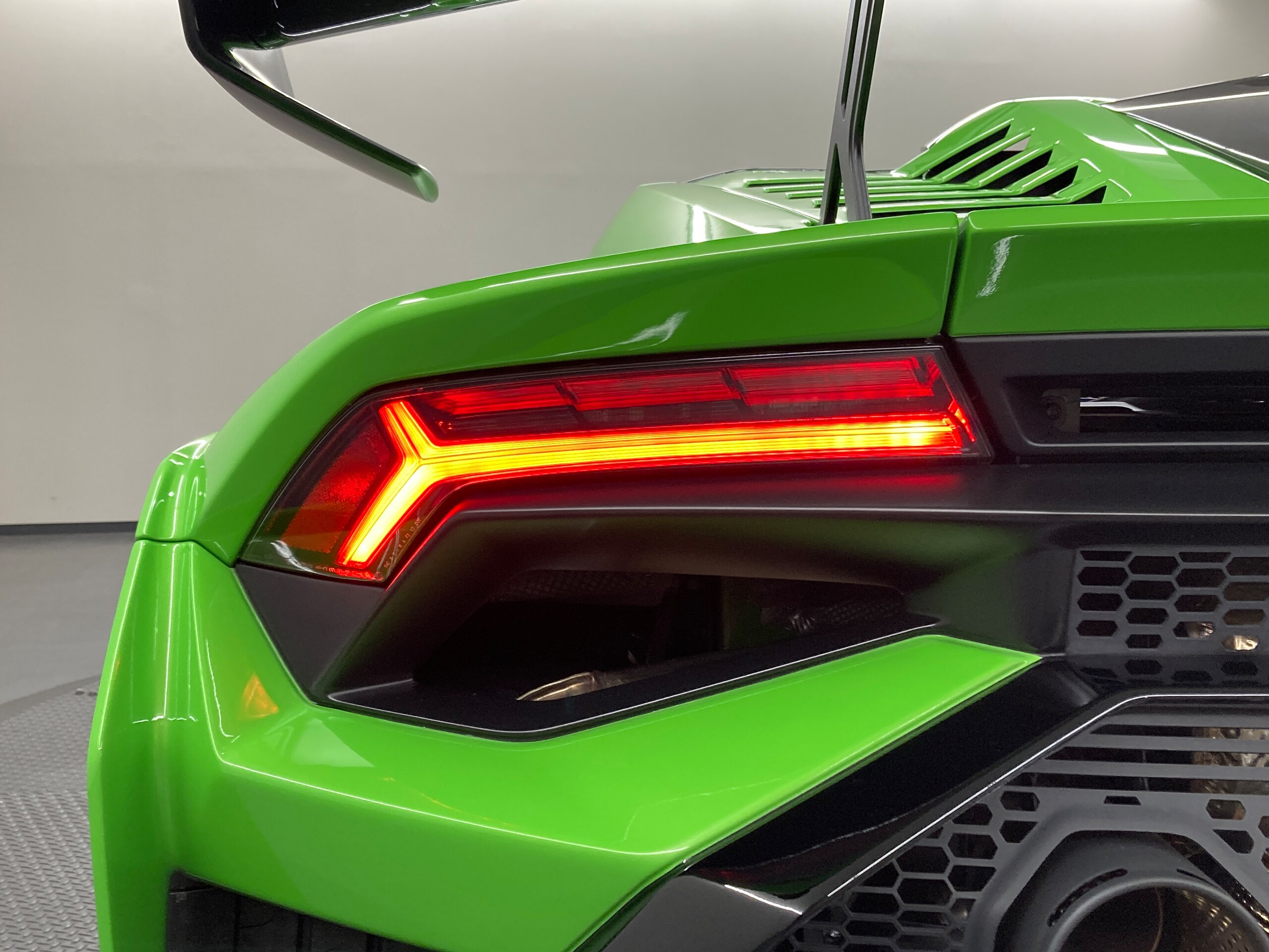 2022 Lamborghini Huracán STO — Photo 13 / 57
