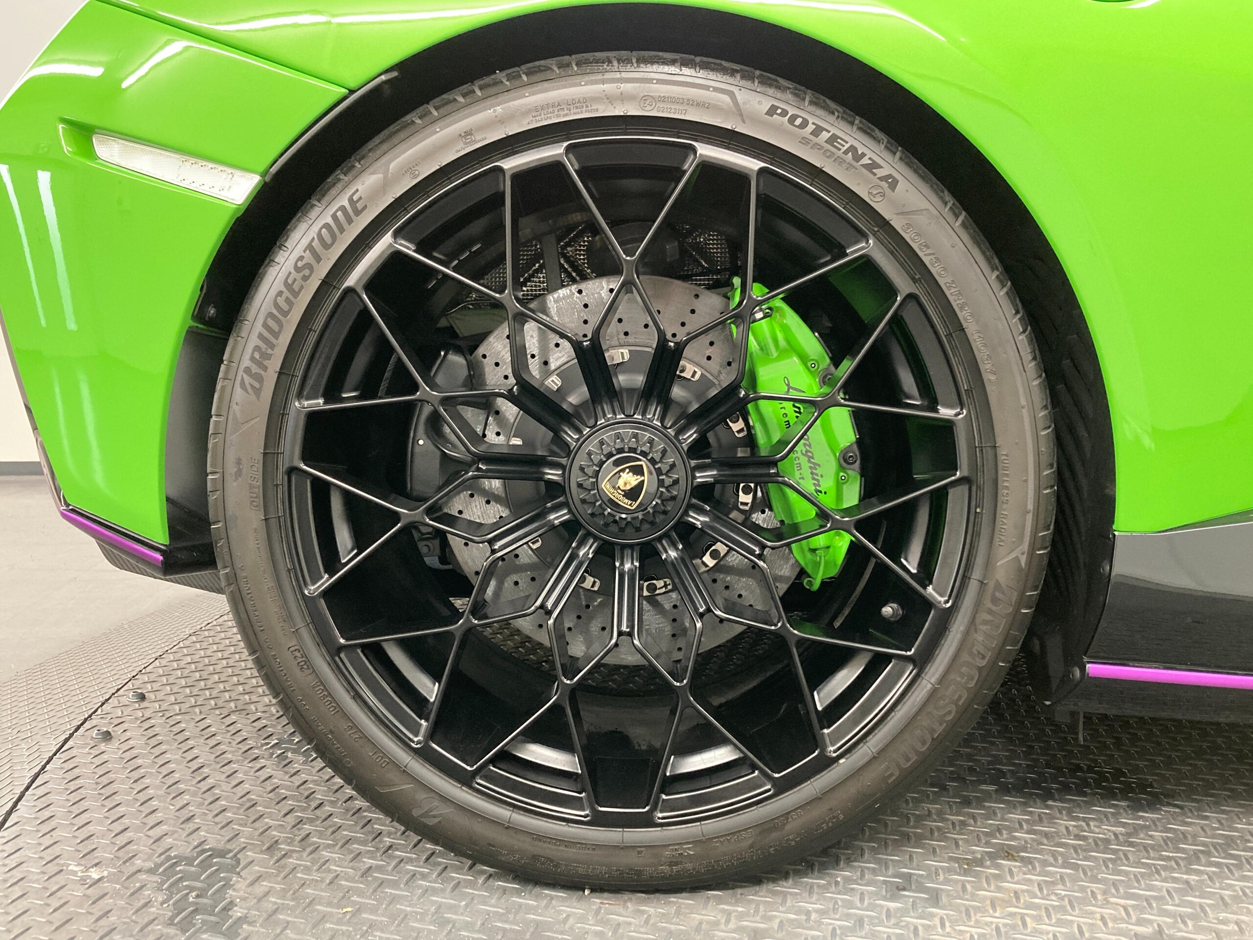 2022 Lamborghini Huracán STO — Photo 20 / 57
