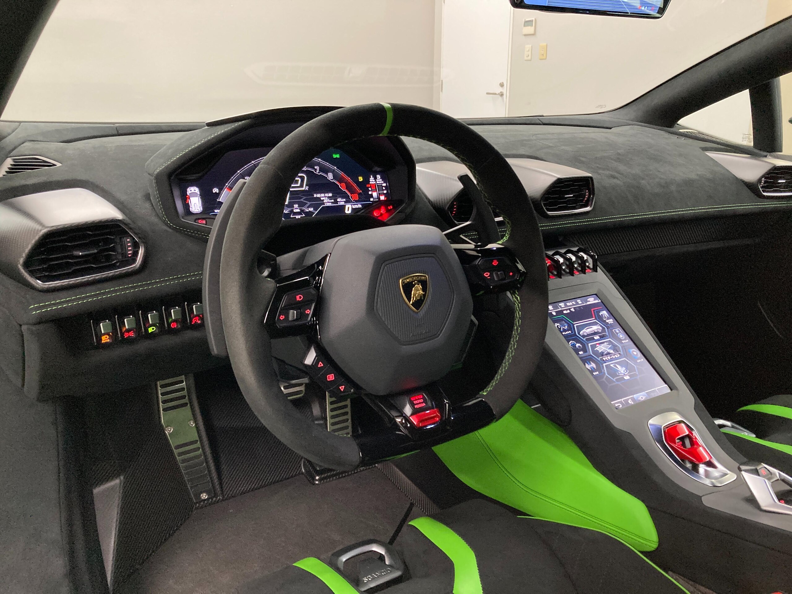 2022 Lamborghini Huracán STO — Photo 22 / 57
