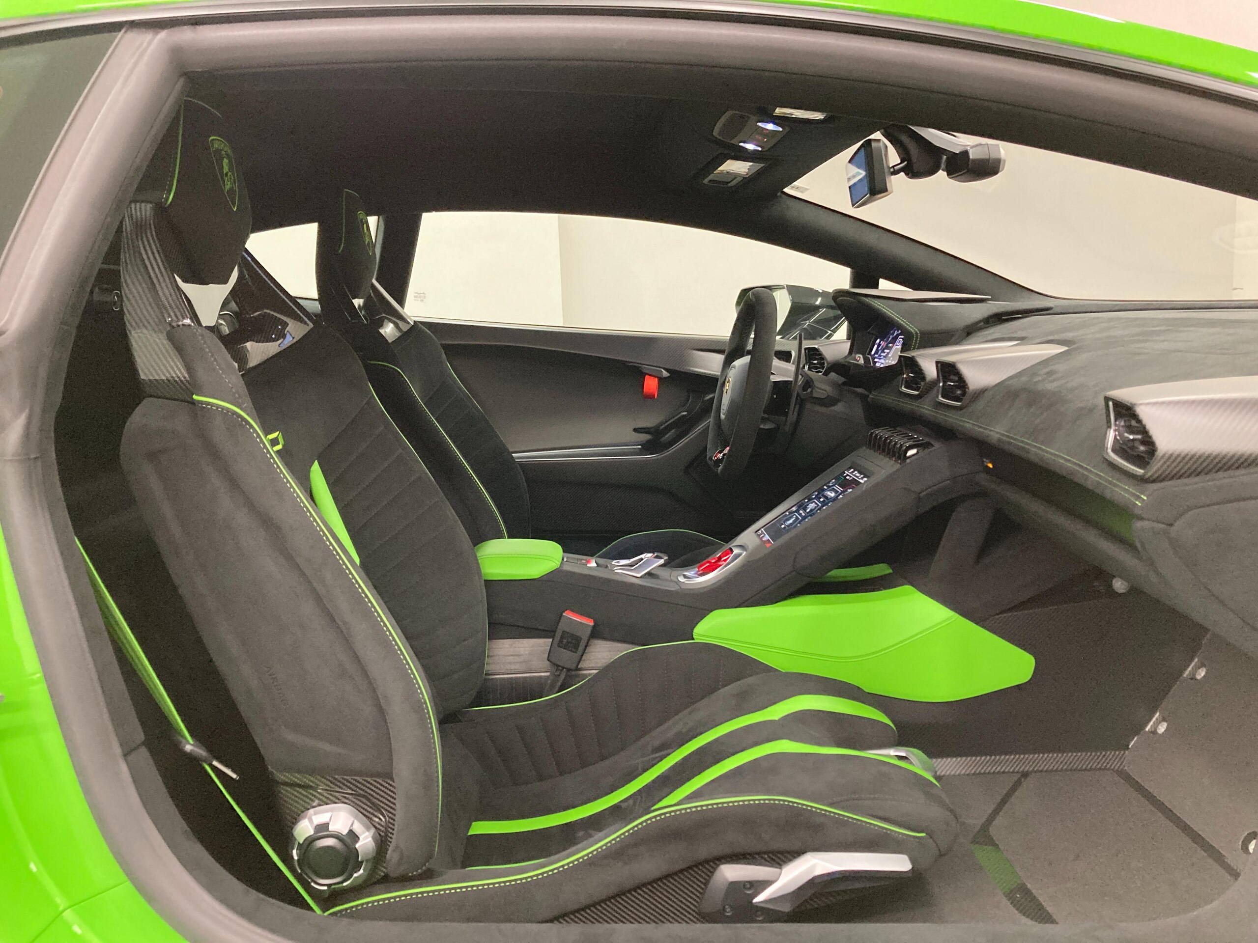 2022 Lamborghini Huracán STO — Photo 40 / 57