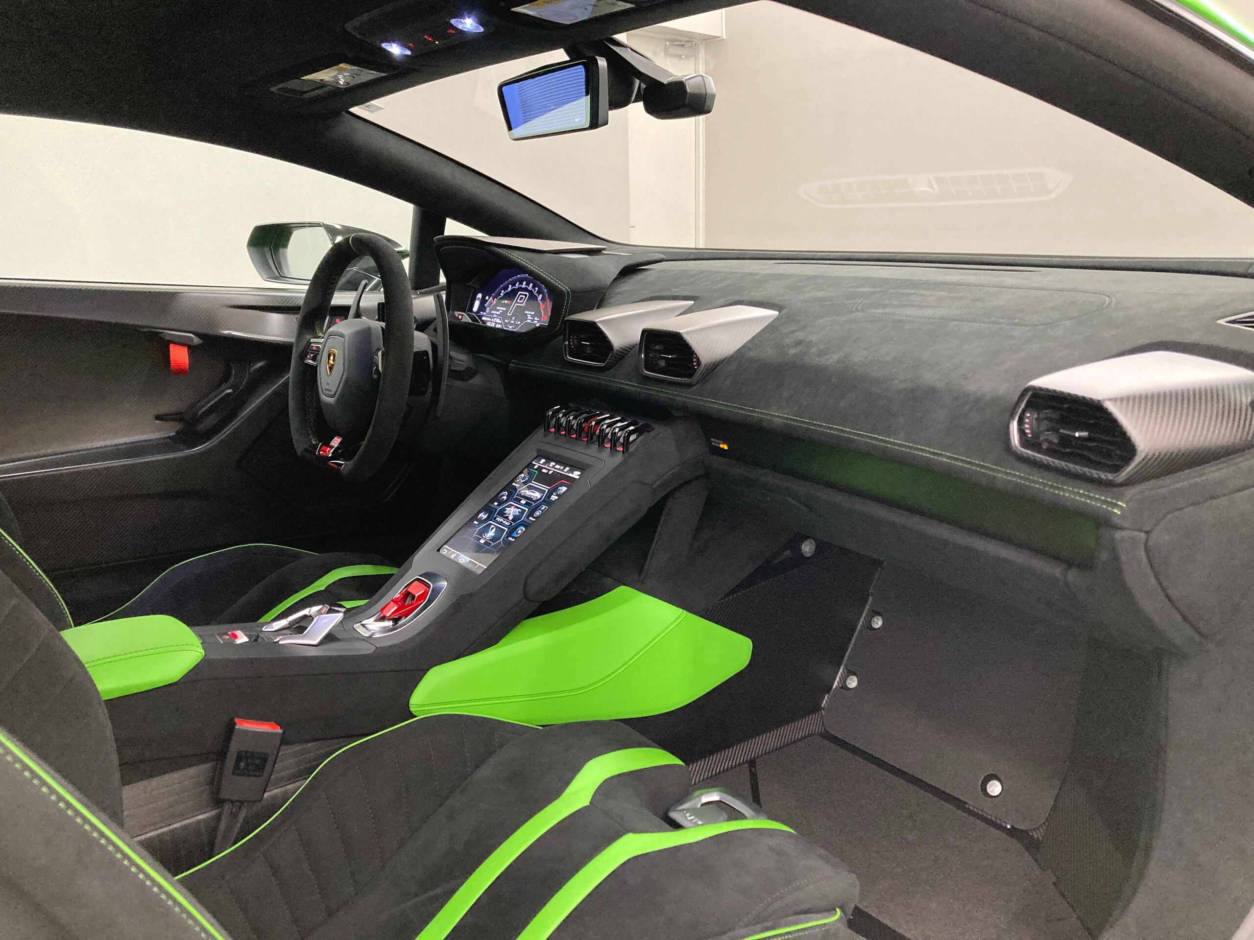 2022 Lamborghini Huracán STO — Photo 41 / 57
