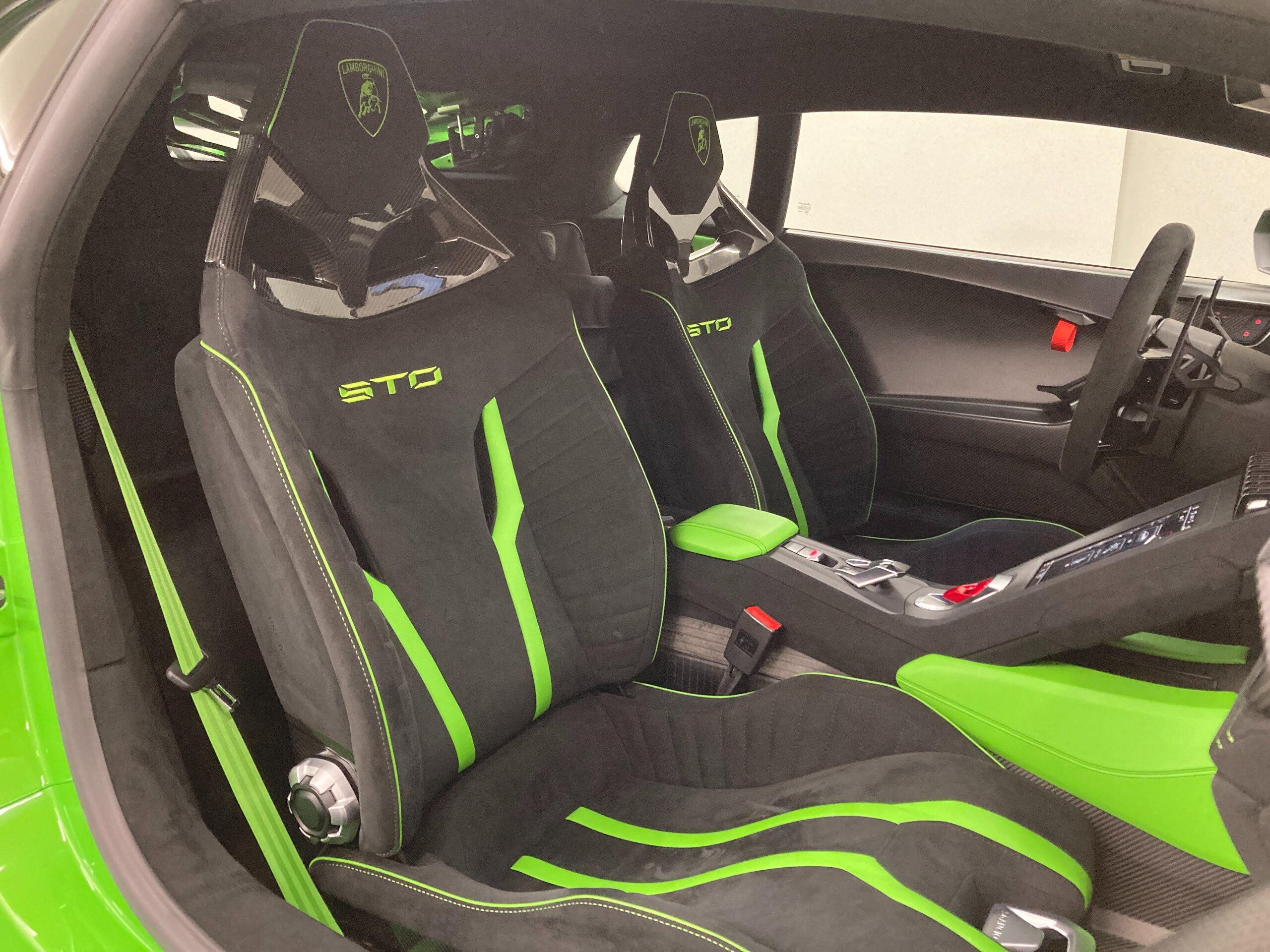 2022 Lamborghini Huracán STO — Photo 42 / 57