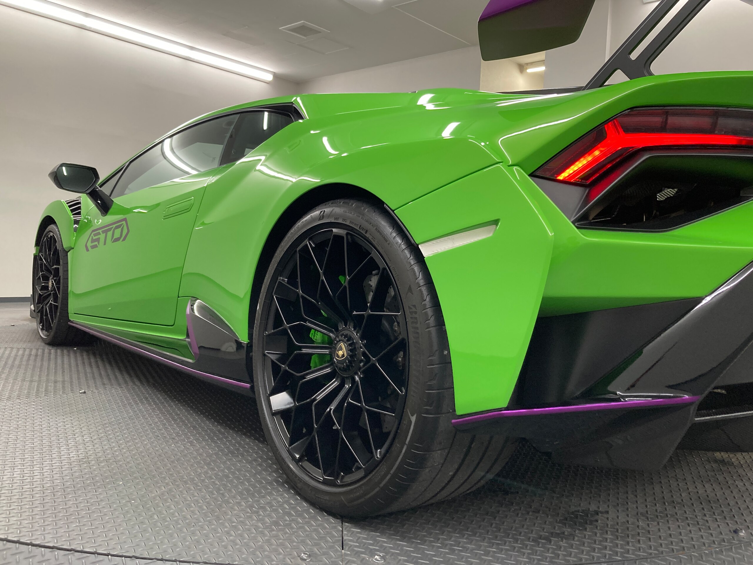 2022 Lamborghini Huracán STO — Photo 49 / 57