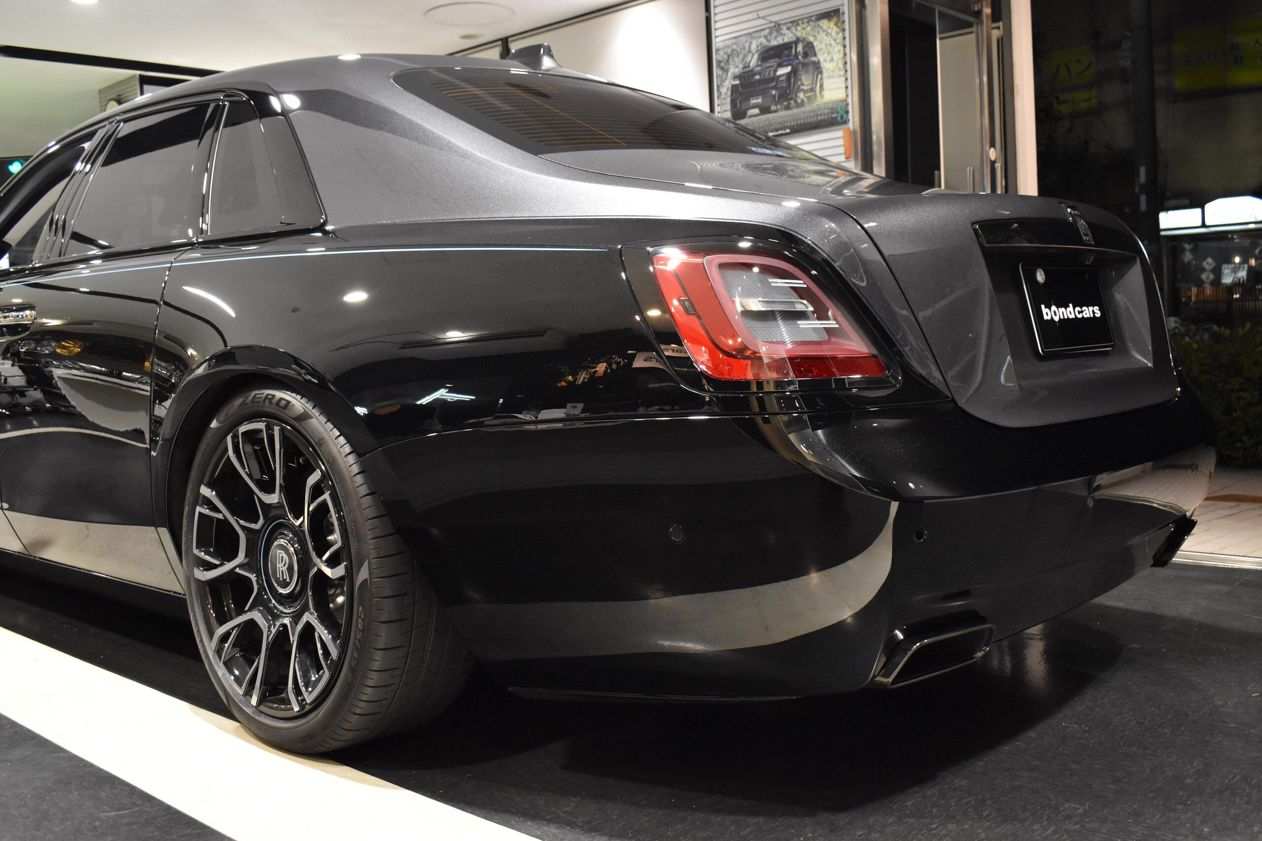 2022 Rolls-Royce Ghost Black Badge — Photo 12 / 37