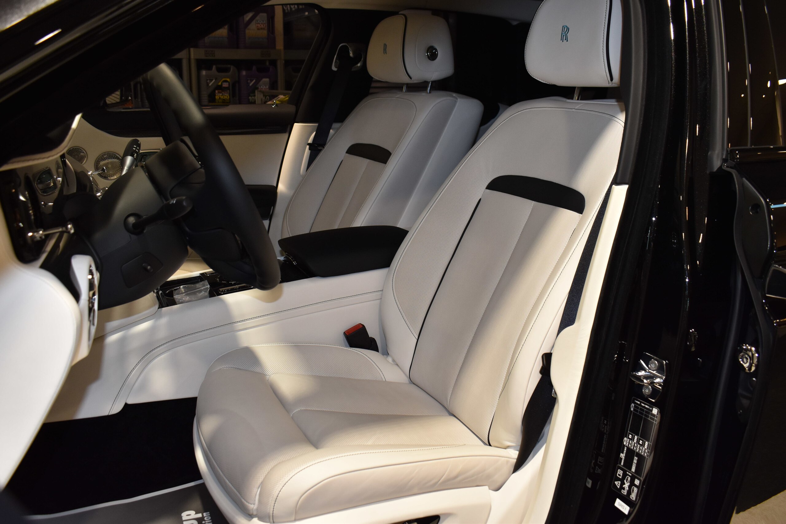 2022 Rolls-Royce Ghost Black Badge — Photo 28 / 37