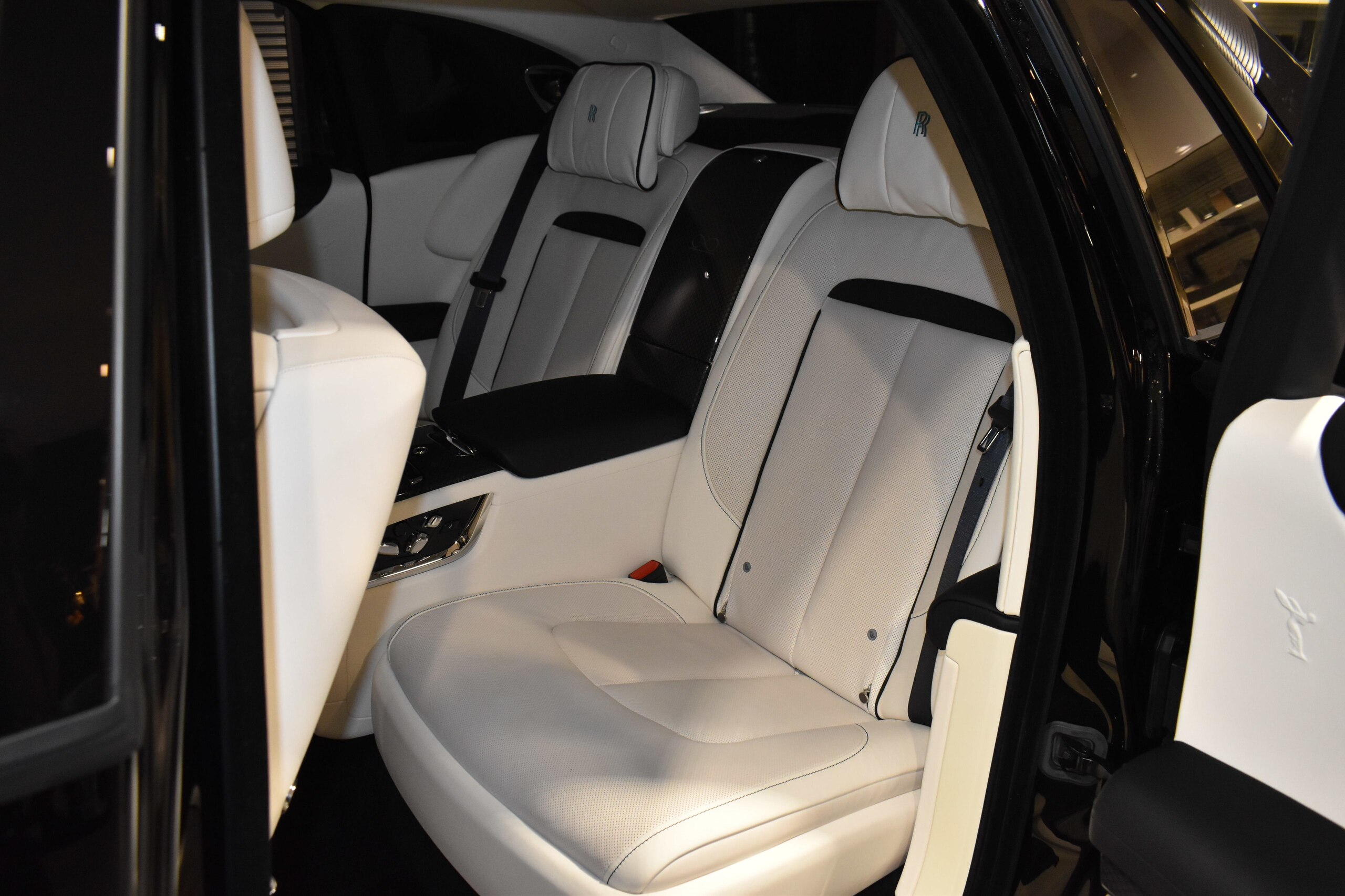 2022 Rolls-Royce Ghost Black Badge — Photo 29 / 37