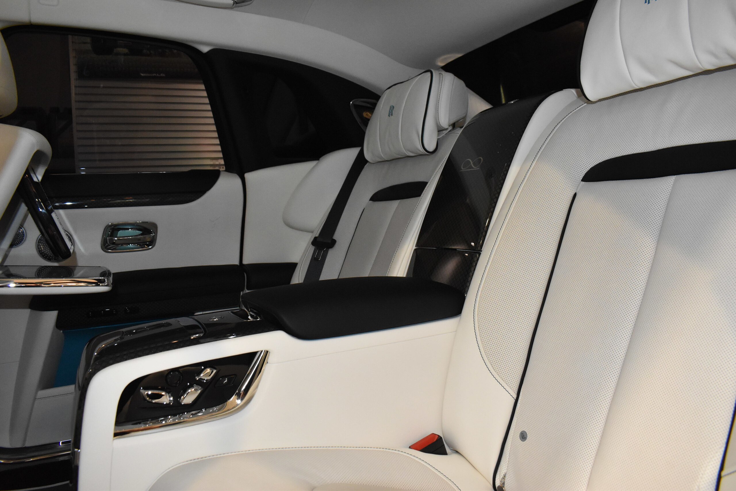 2022 Rolls-Royce Ghost Black Badge — Photo 30 / 37