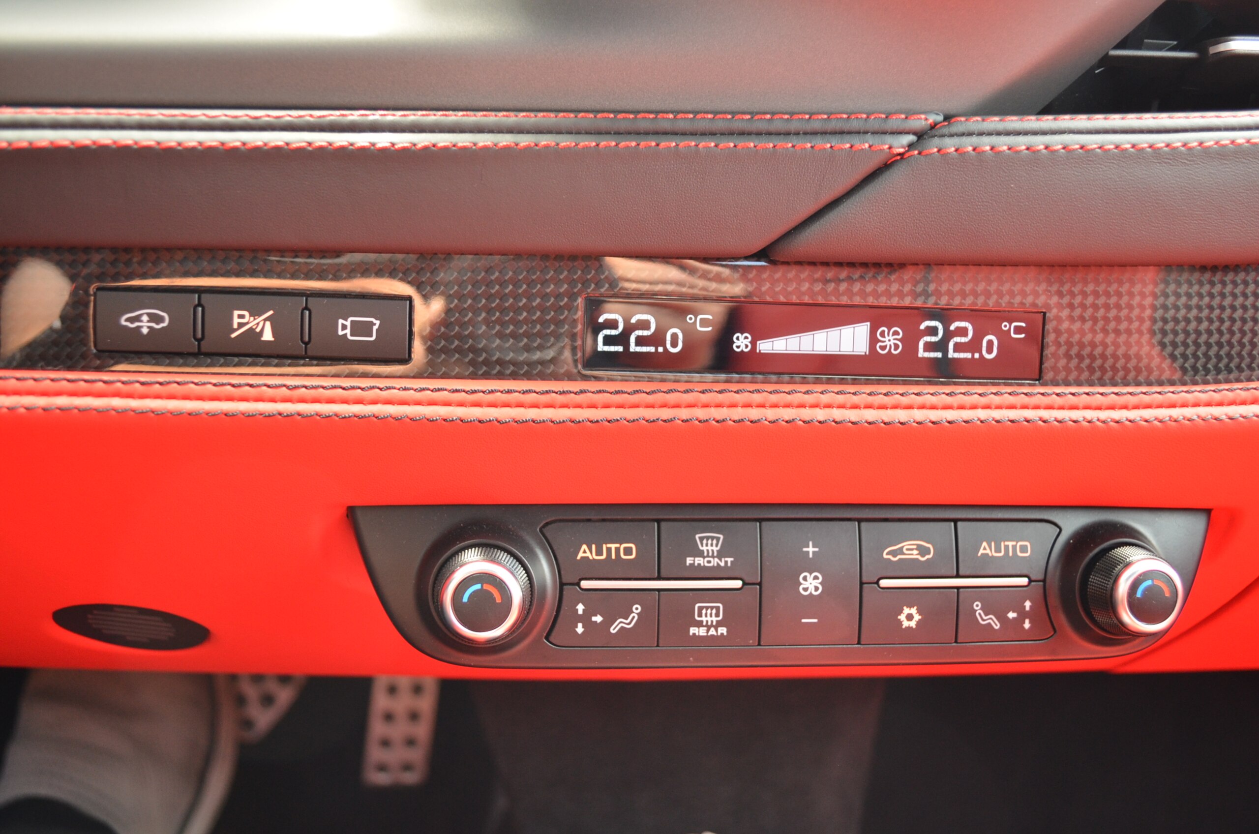 2023 Ferrari F8 Spider — Photo 14 / 21