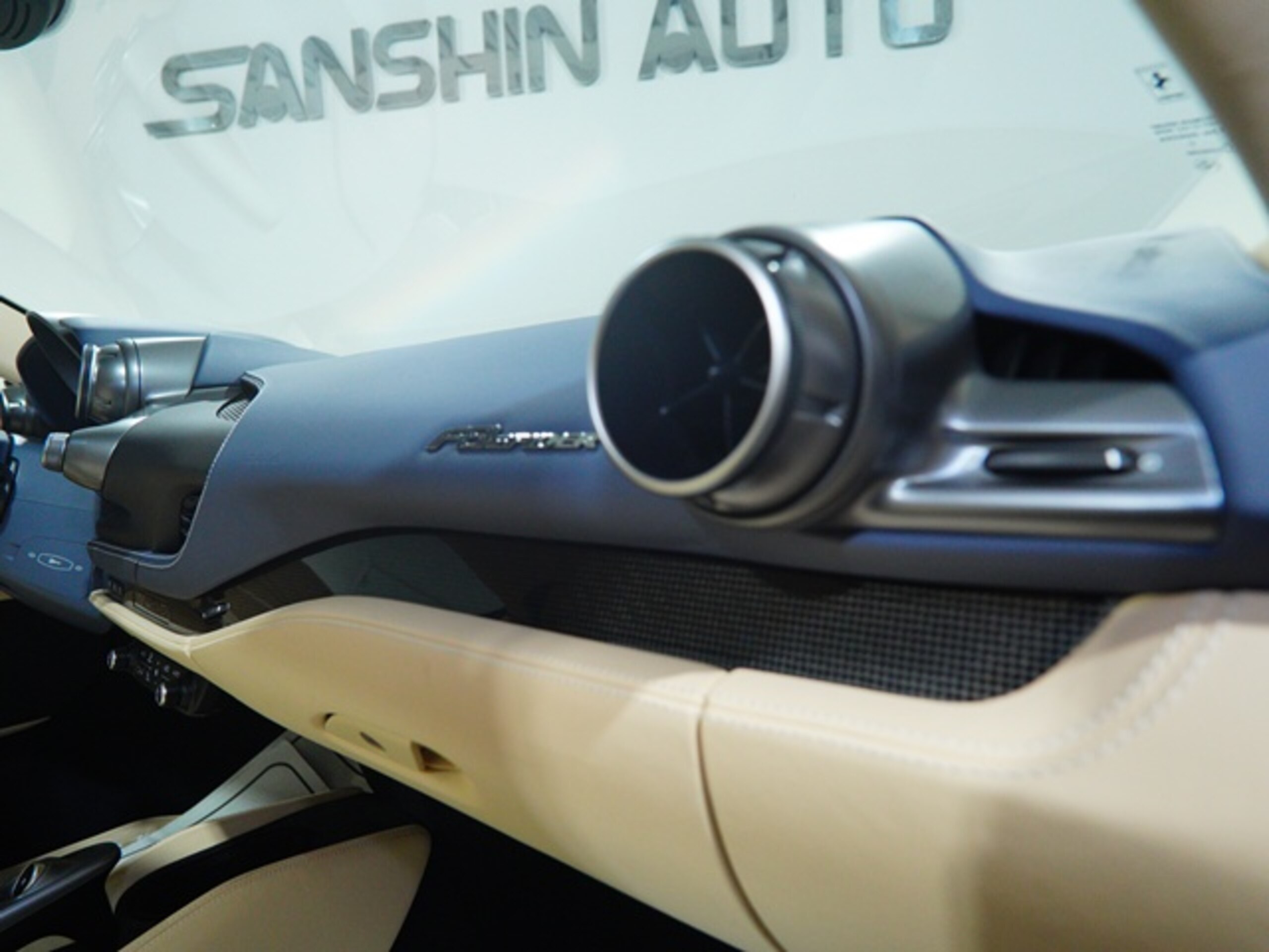 2023 Ferrari F8 Spider — Photo 28 / 34
