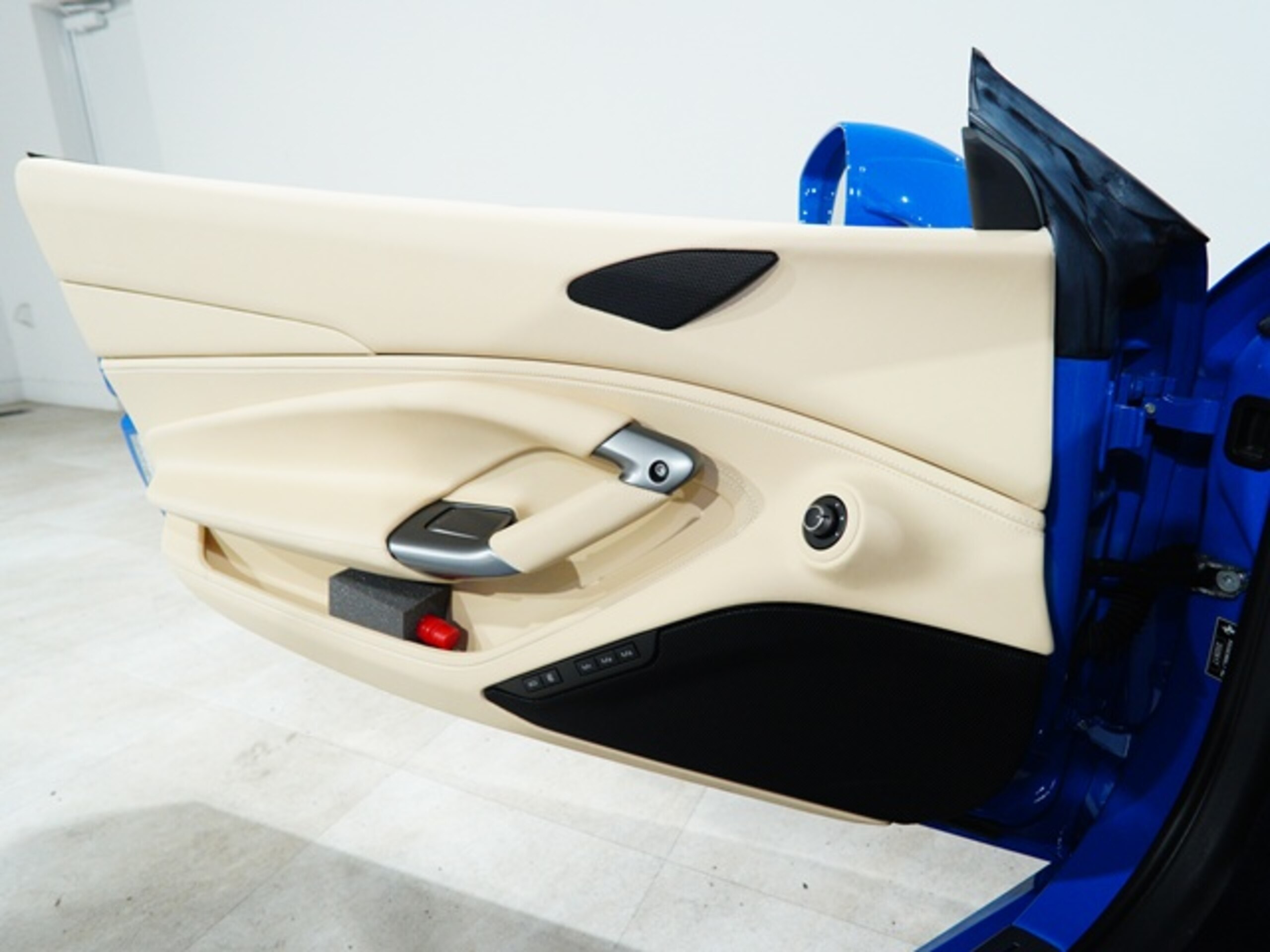 2023 Ferrari F8 Spider — Photo 30 / 34