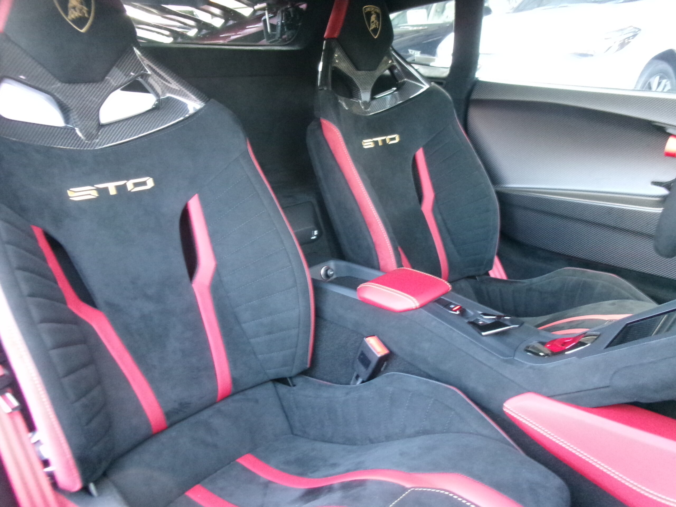 2023 Lamborghini Huracán STO — Photo 33 / 44
