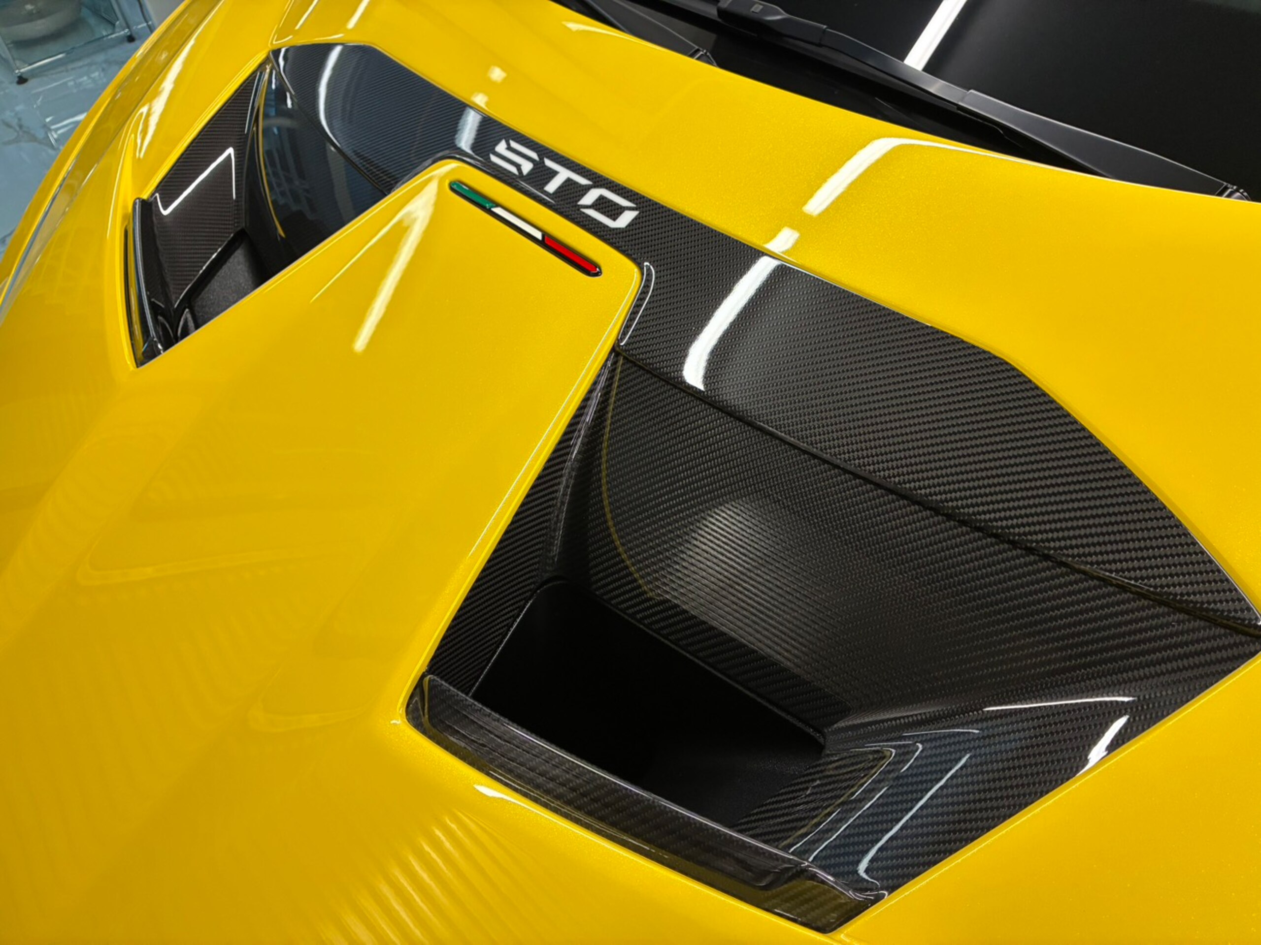 2023 Lamborghini Huracán STO — Photo 6 / 41