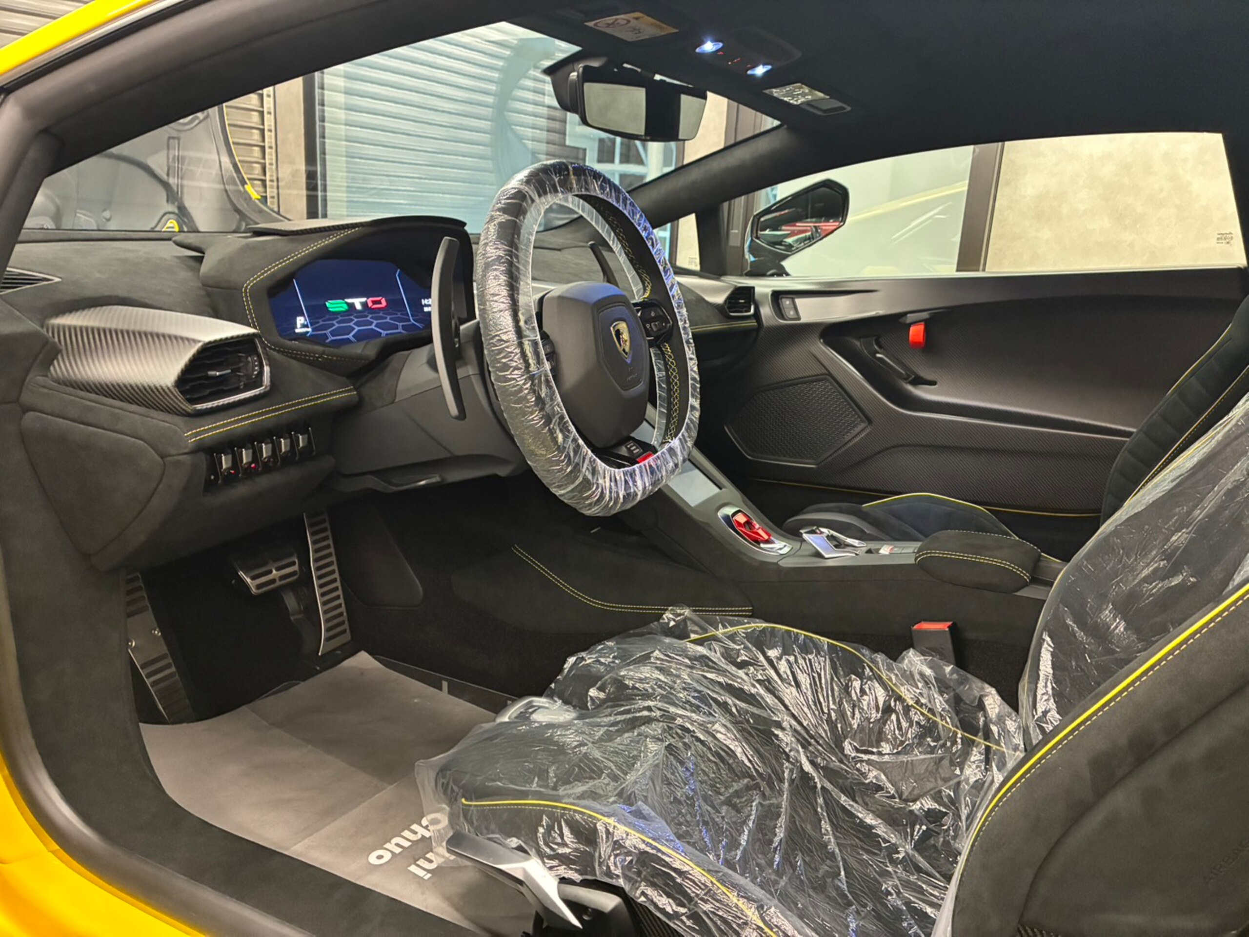 2023 Lamborghini Huracán STO — Photo 7 / 41