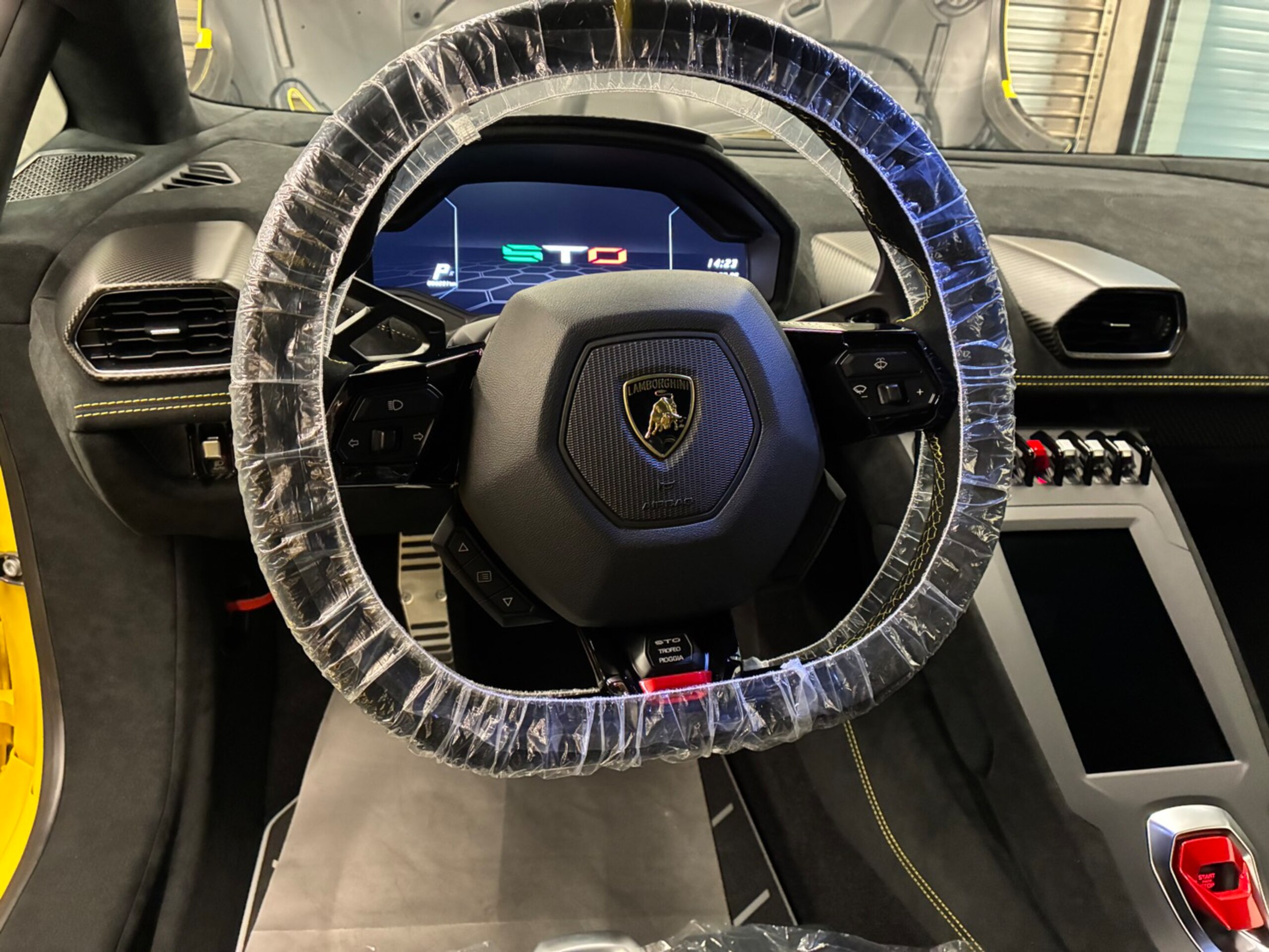 2023 Lamborghini Huracán STO — Photo 8 / 41