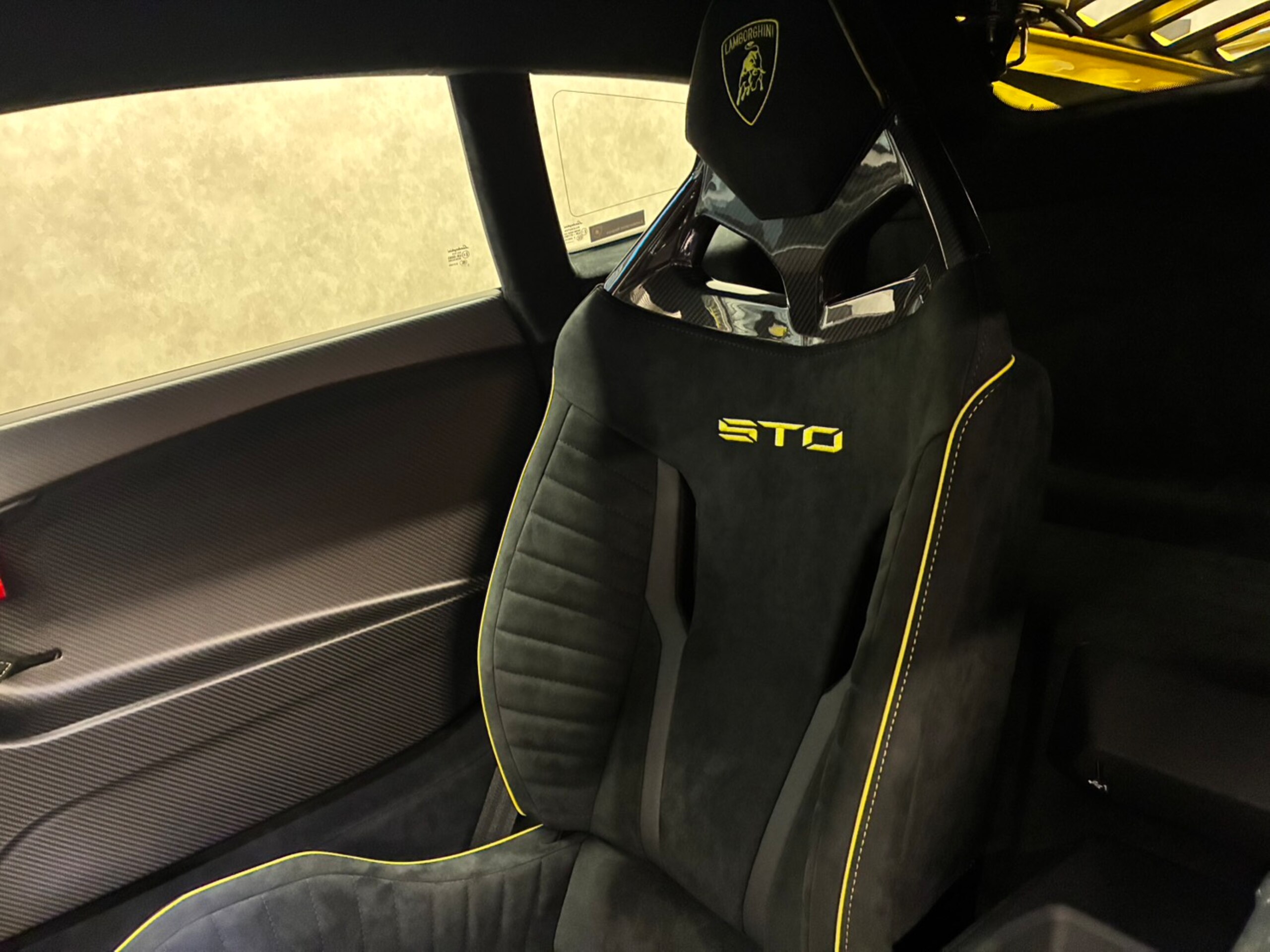 2023 Lamborghini Huracán STO — Photo 9 / 41