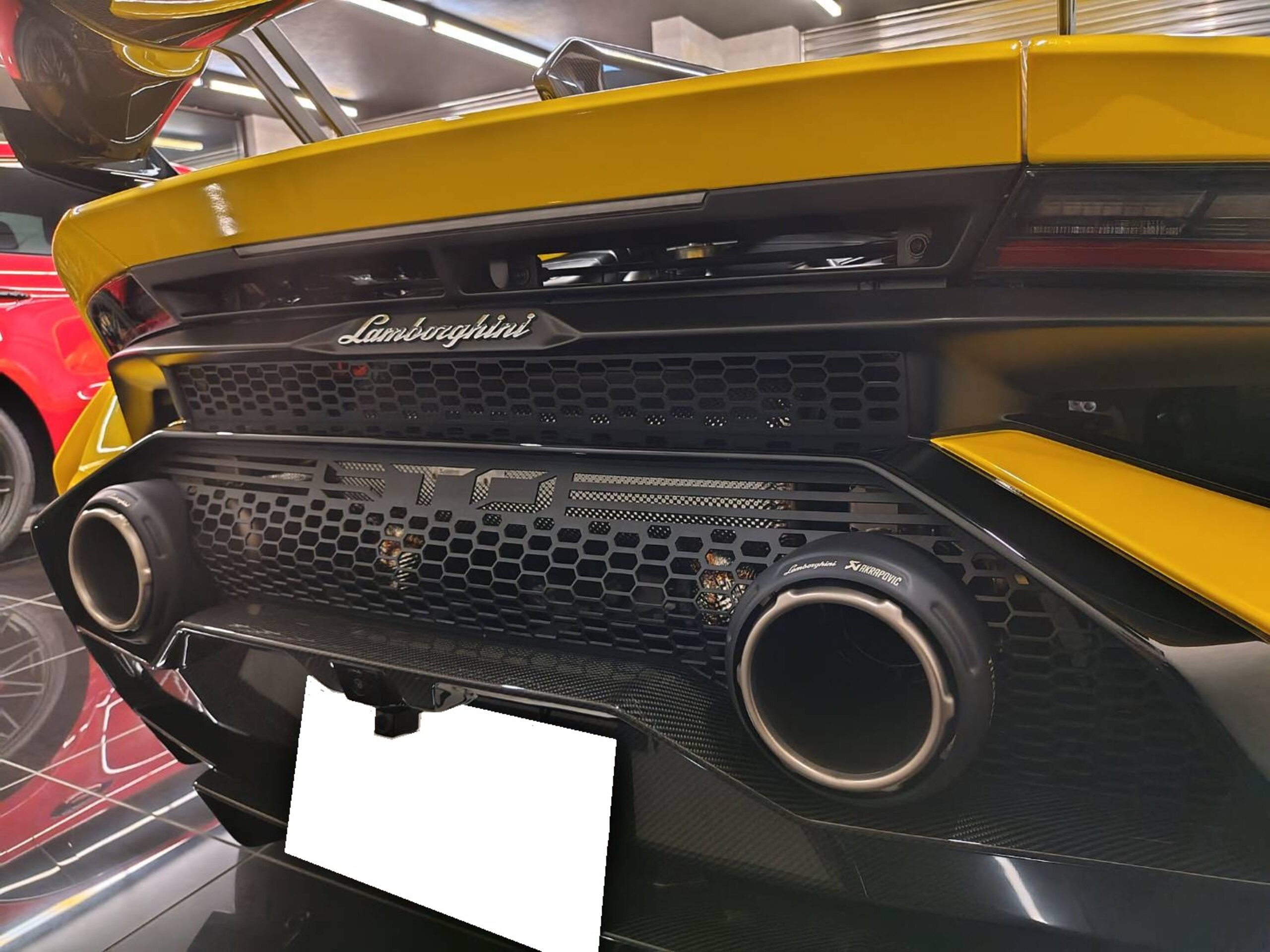 2023 Lamborghini Huracán STO — Photo 12 / 41