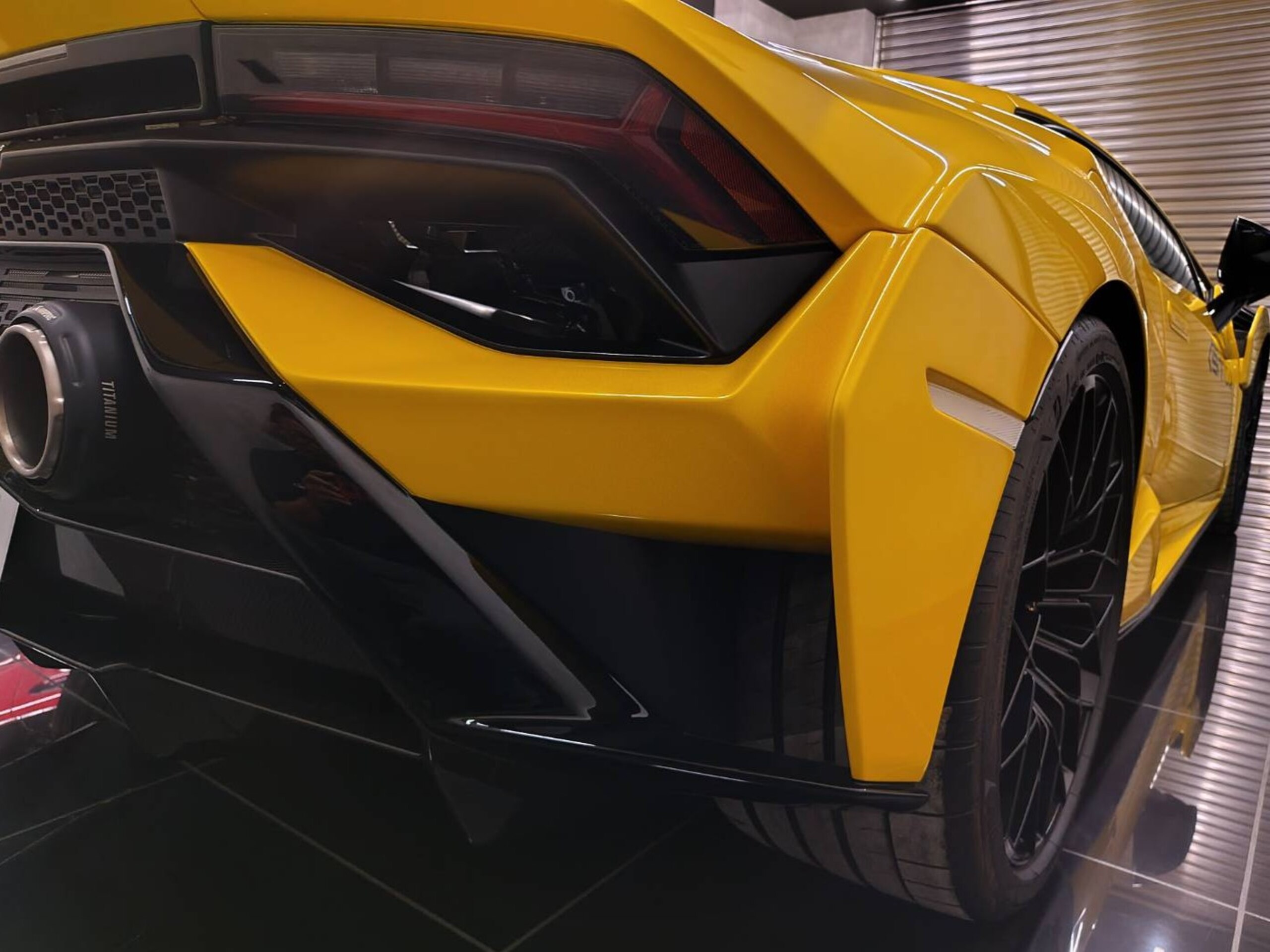 2023 Lamborghini Huracán STO — Photo 16 / 41