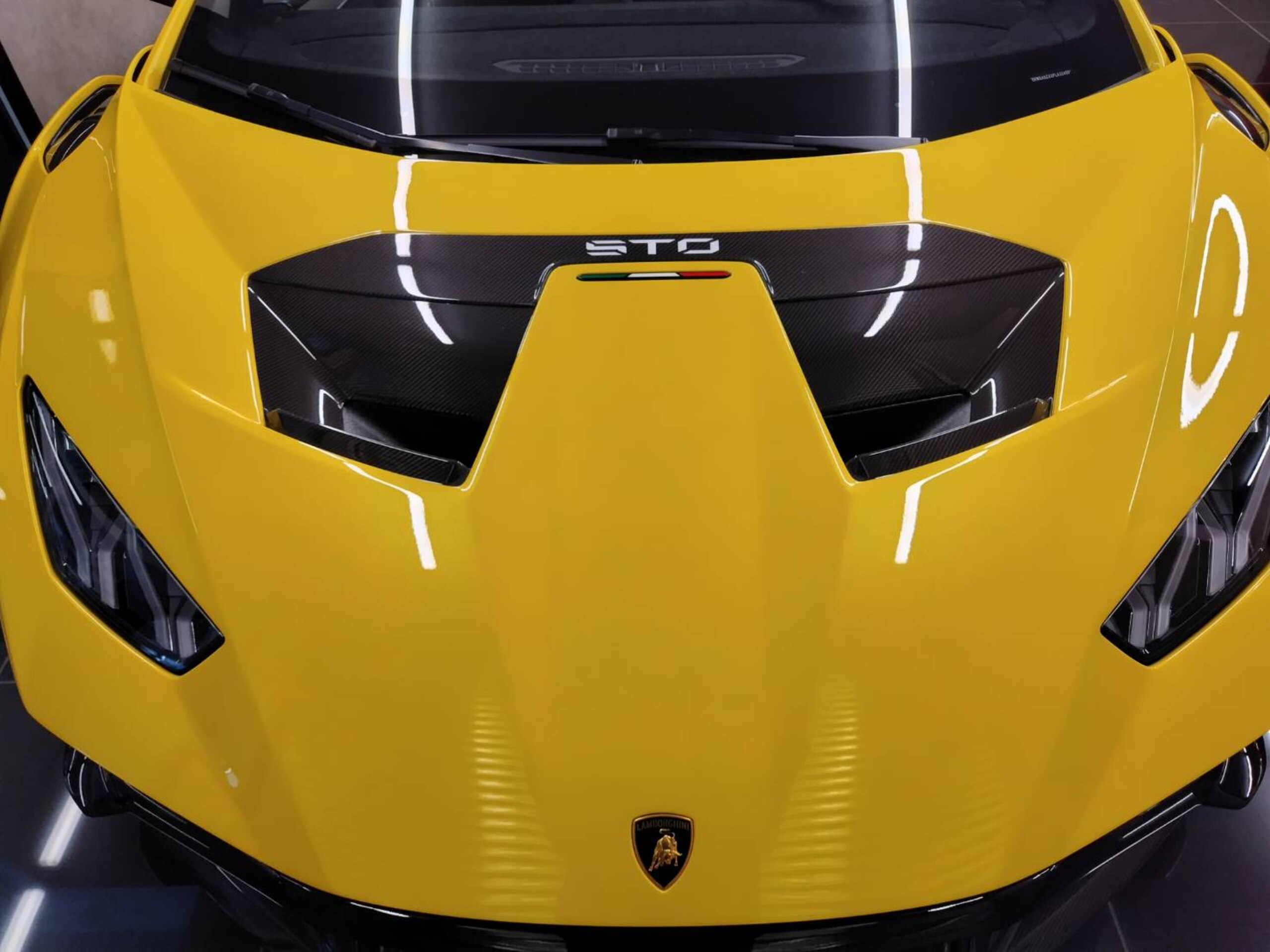 2023 Lamborghini Huracán STO — Photo 19 / 41