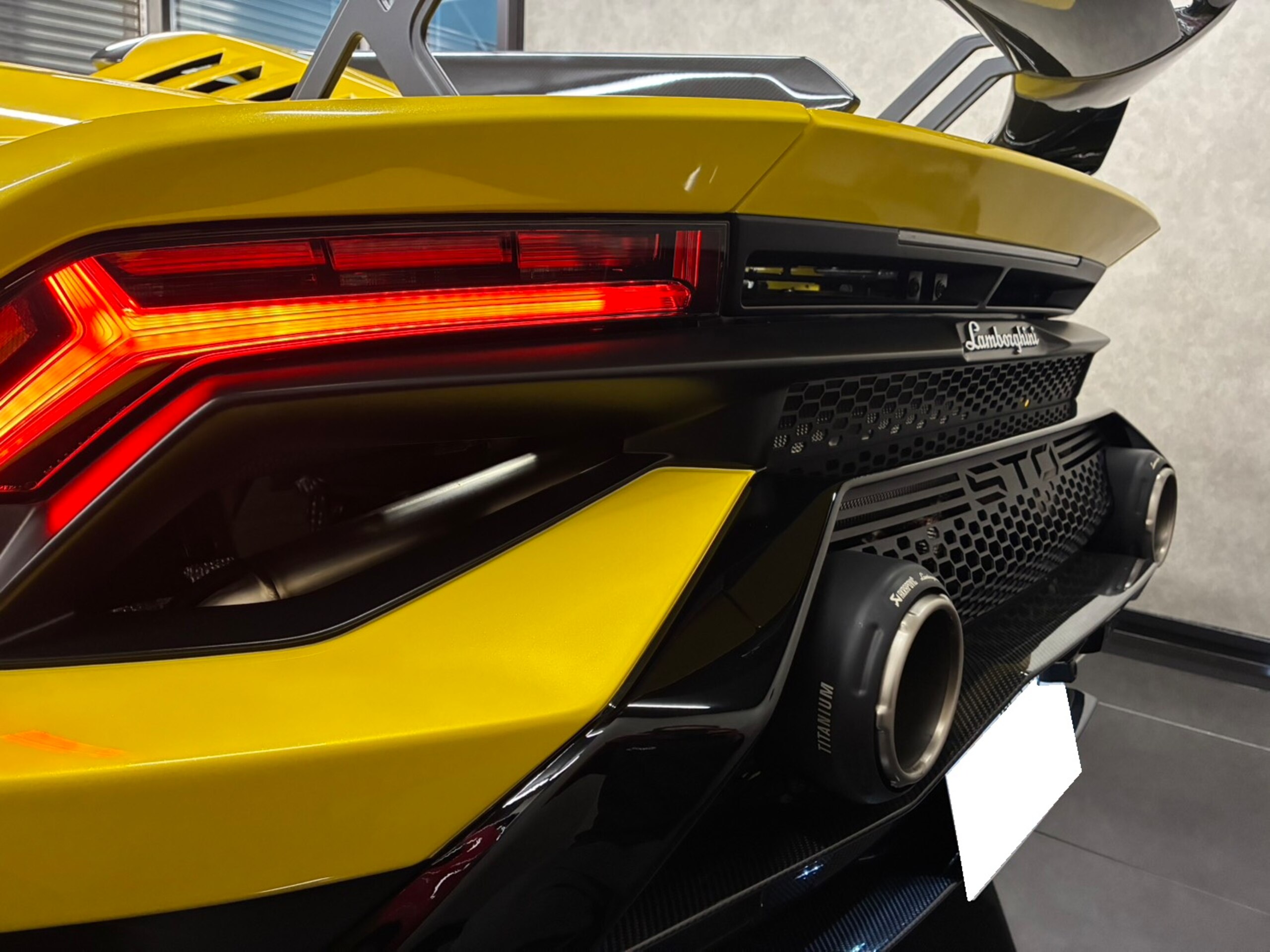 2023 Lamborghini Huracán STO — Photo 23 / 41