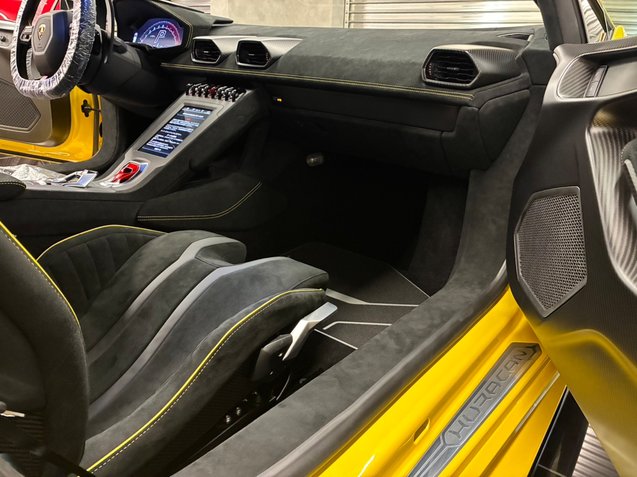 2023 Lamborghini Huracán STO — Photo 27 / 41