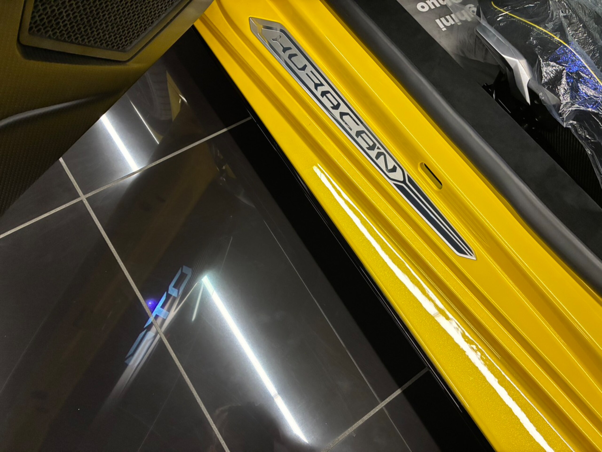 2023 Lamborghini Huracán STO — Photo 28 / 41