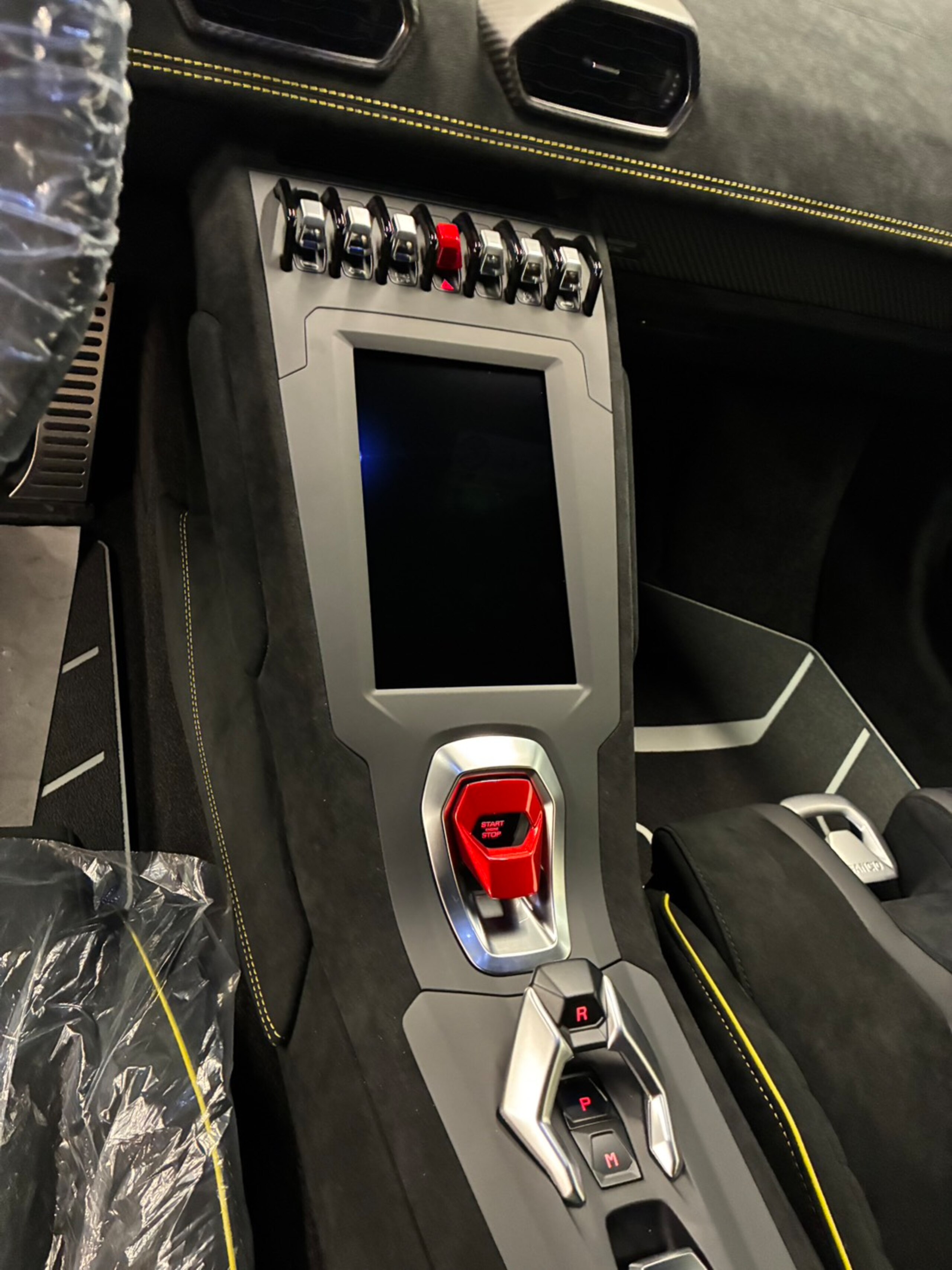 2023 Lamborghini Huracán STO — Photo 33 / 41