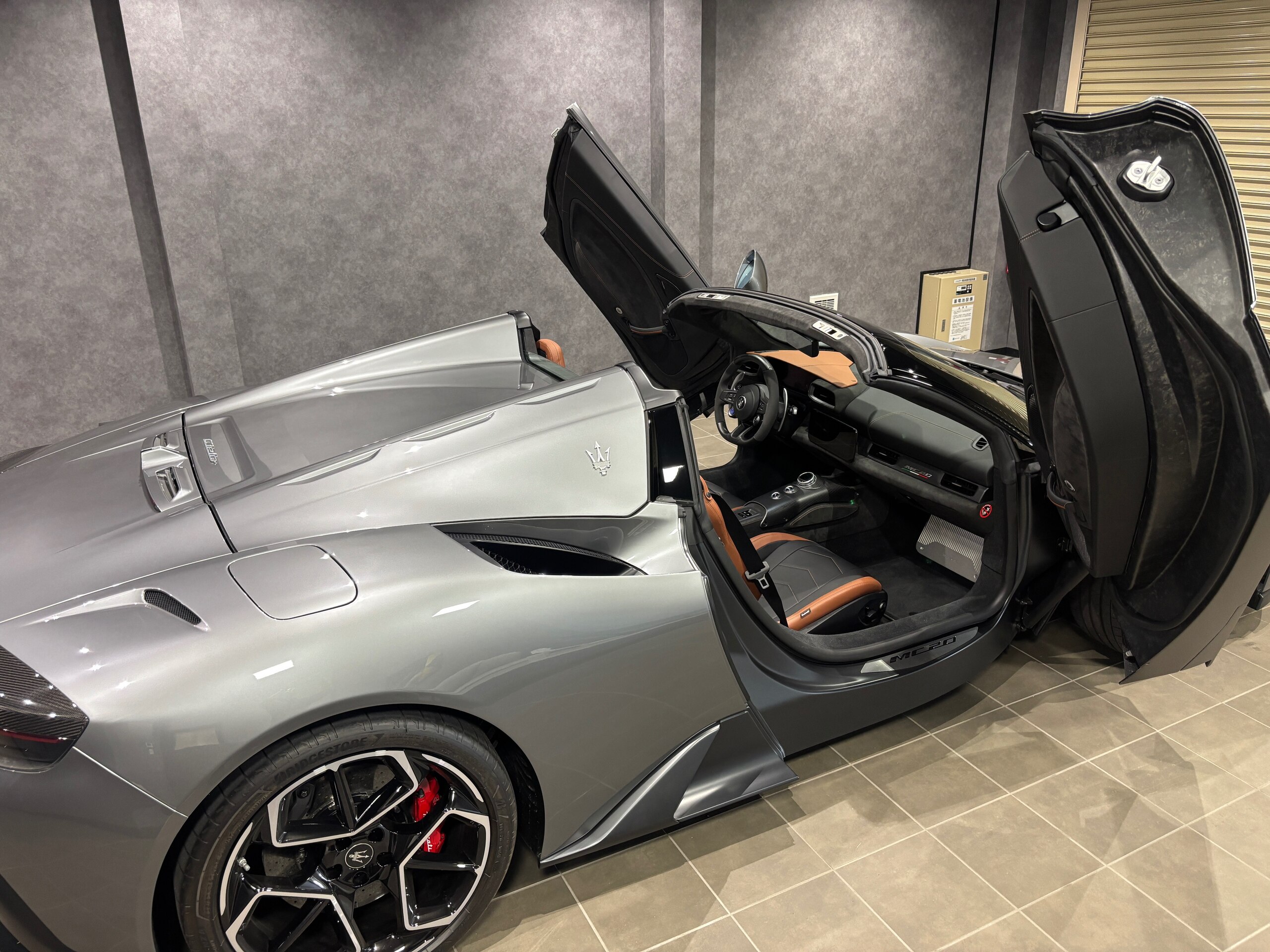 2023 Maserati MC20 Cielo — Photo 10 / 43
