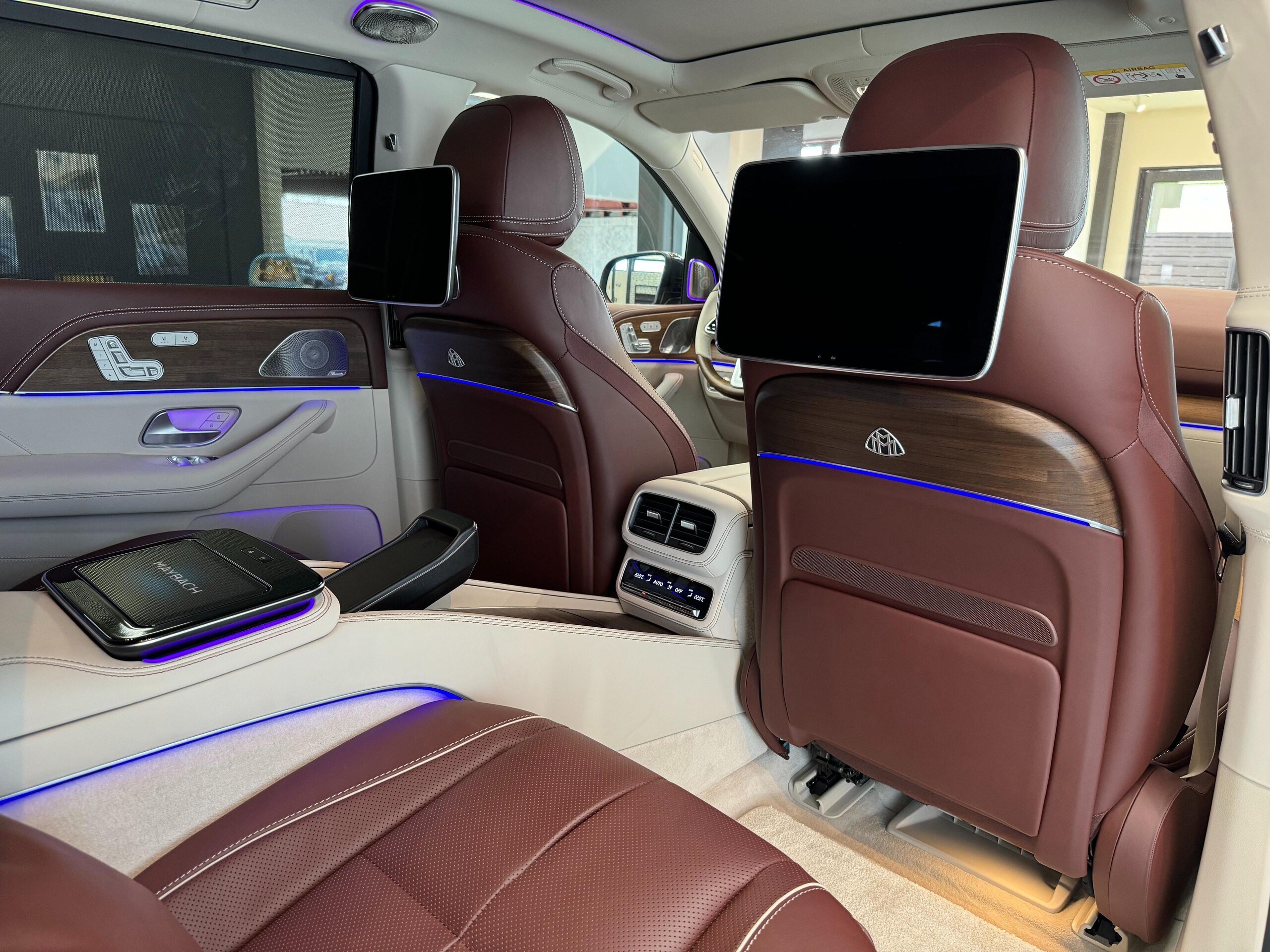 2023 Mercedes Benz Maybach GLS 600 4Matic — Photo 7 / 49