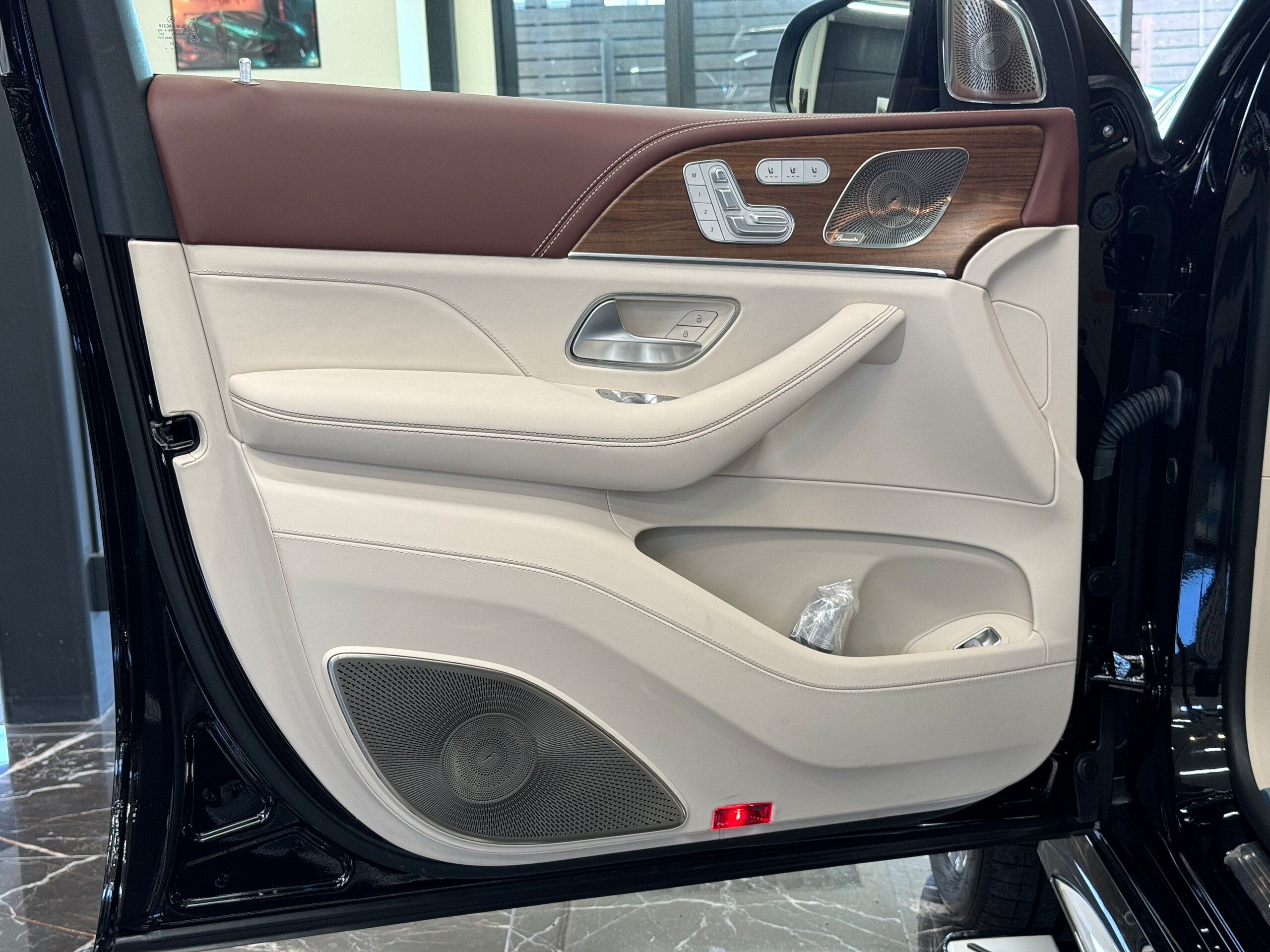 2023 Mercedes Benz Maybach GLS 600 4Matic — Photo 19 / 49