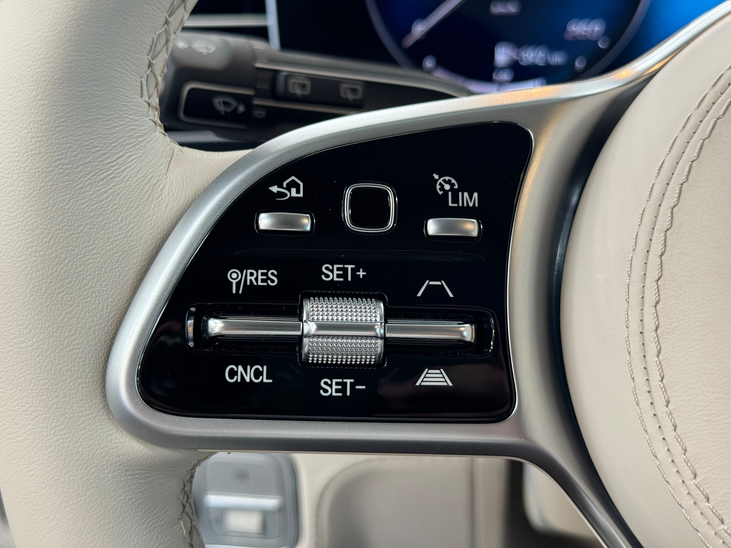 2023 Mercedes Benz Maybach GLS 600 4Matic — Photo 23 / 49