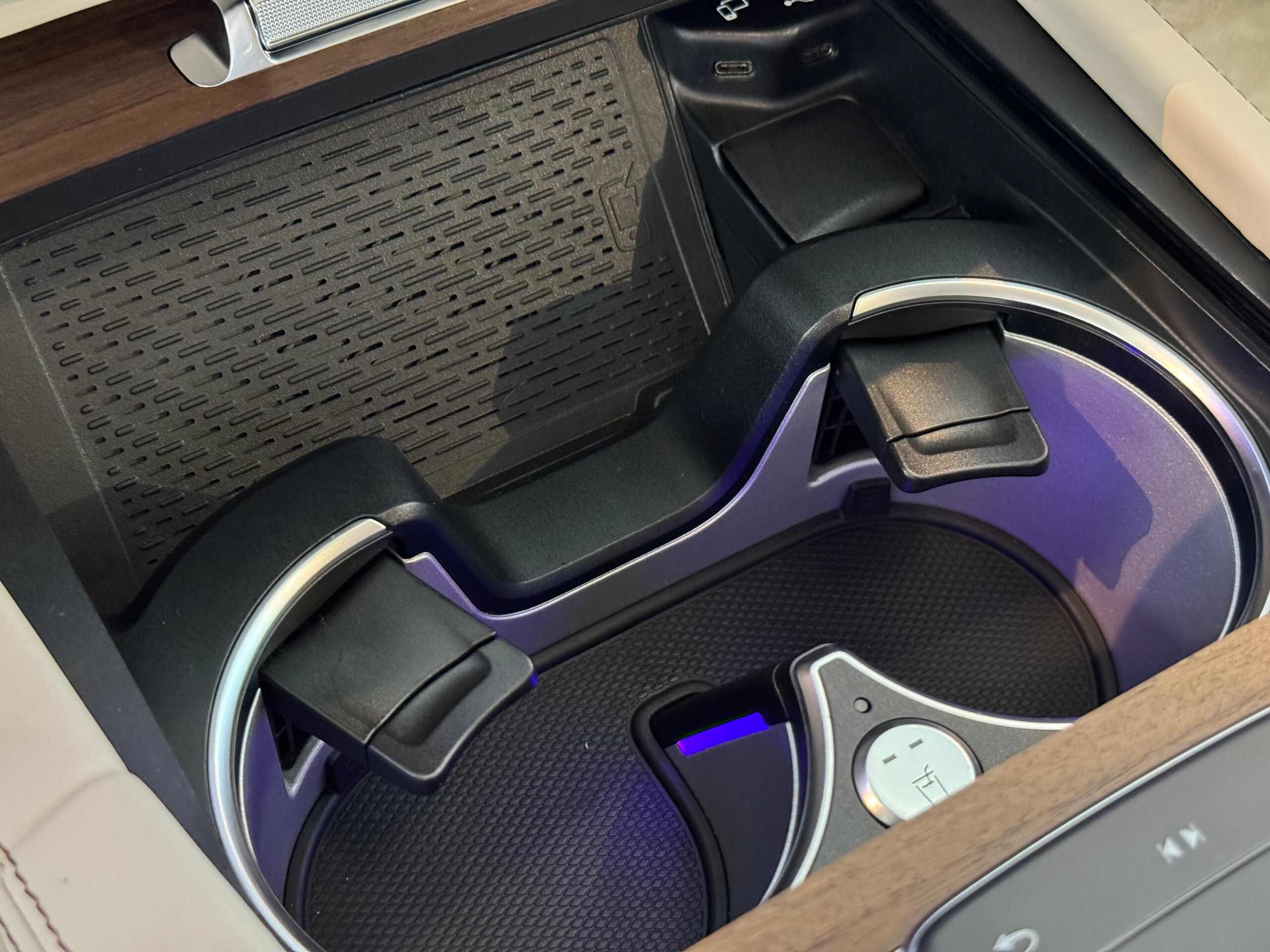 2023 Mercedes Benz Maybach GLS 600 4Matic — Photo 28 / 49