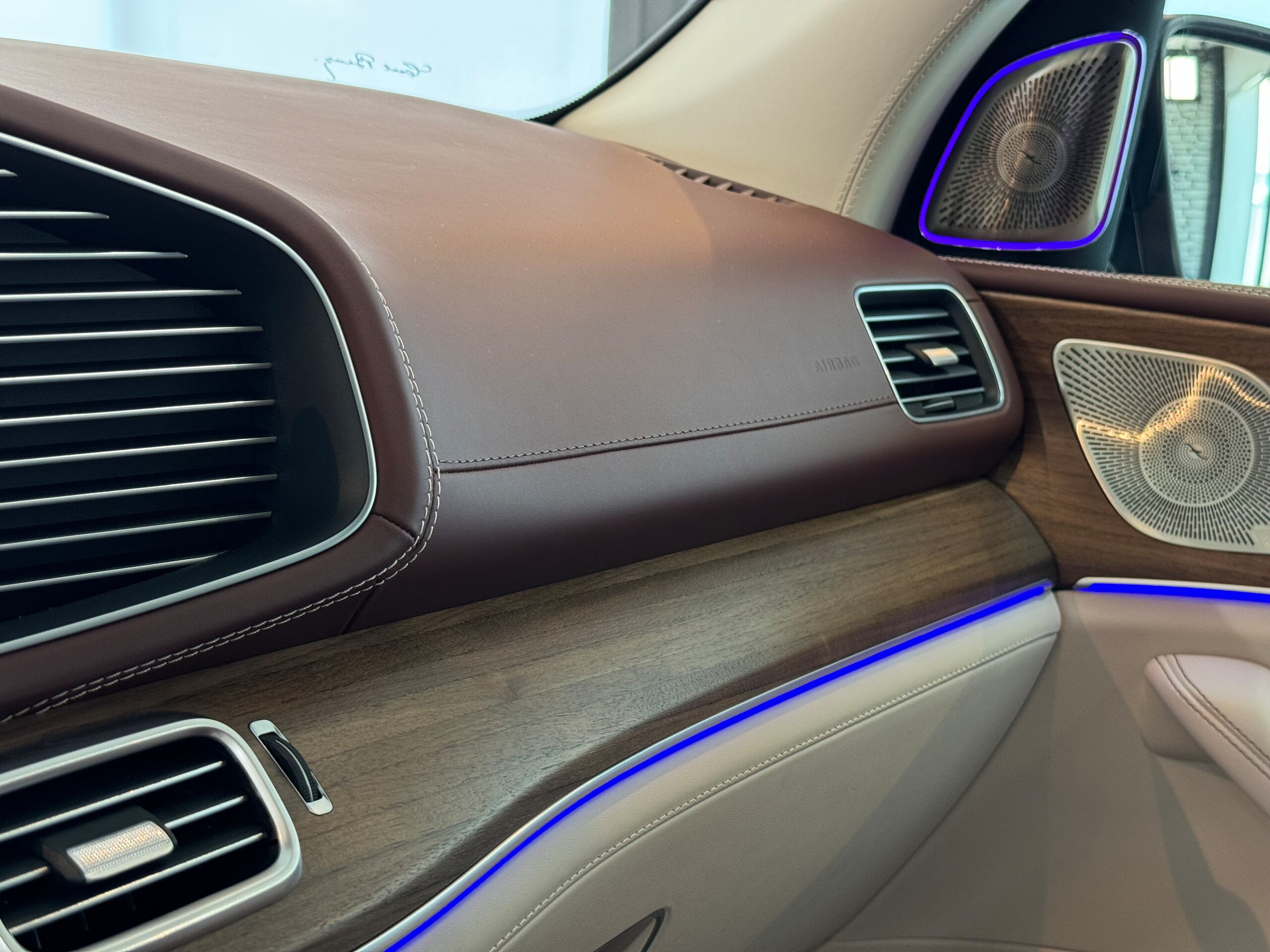 2023 Mercedes Benz Maybach GLS 600 4Matic — Photo 29 / 49