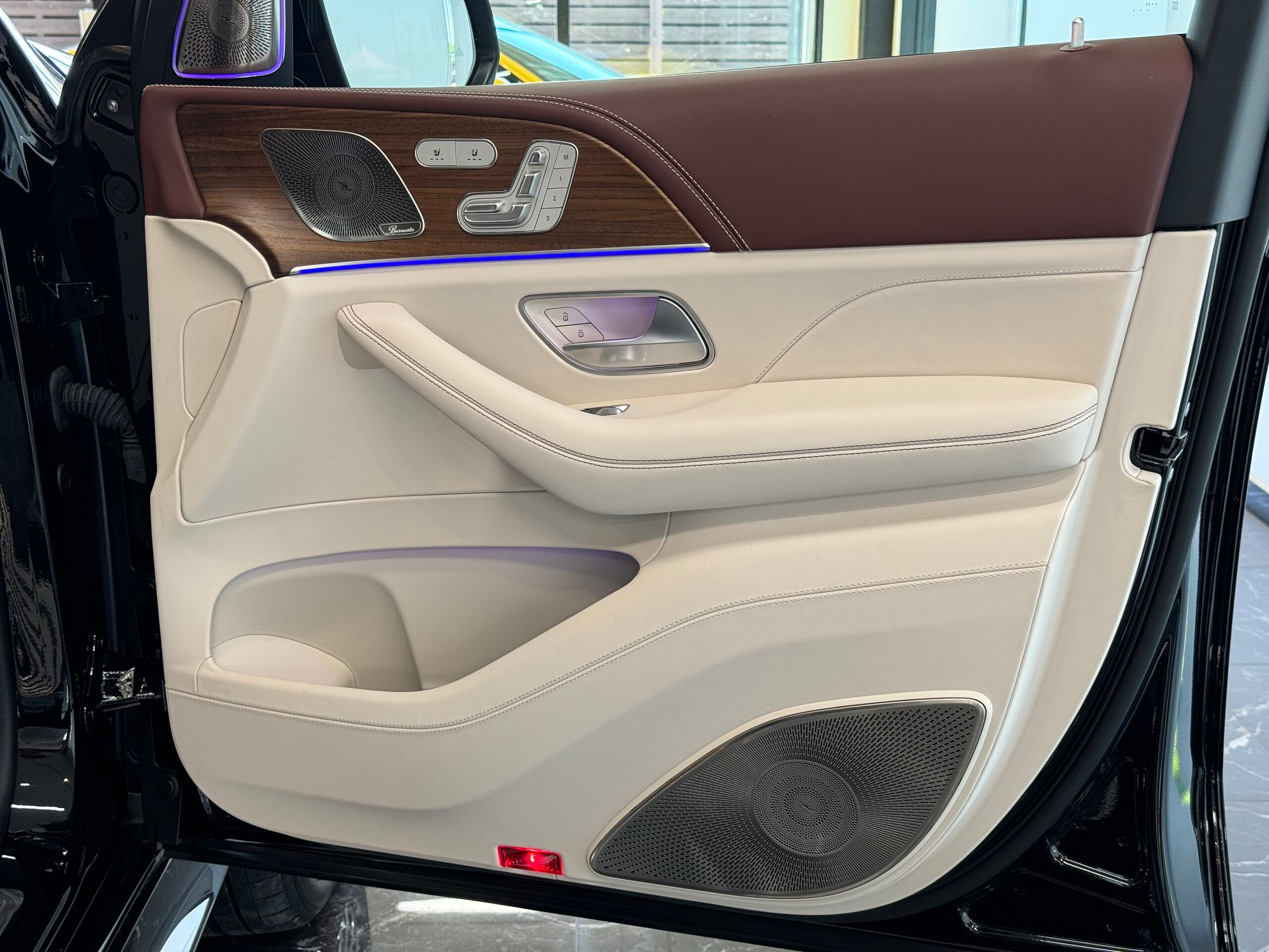 2023 Mercedes Benz Maybach GLS 600 4Matic — Photo 31 / 49