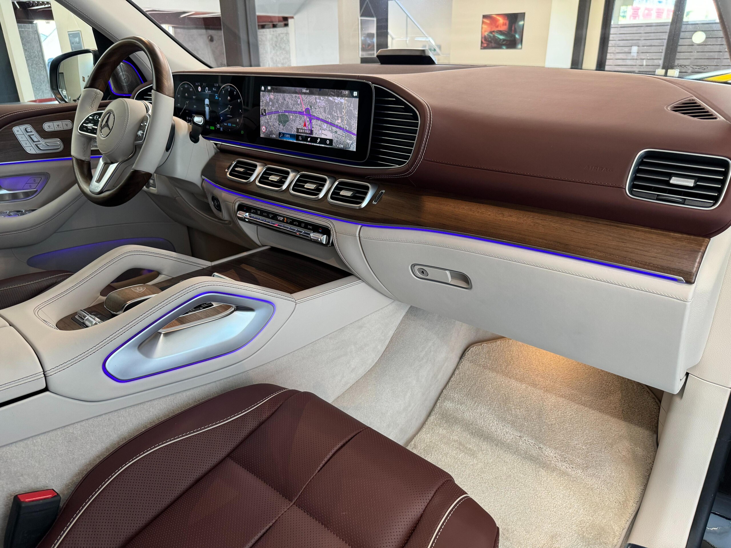 2023 Mercedes Benz Maybach GLS 600 4Matic — Photo 32 / 49