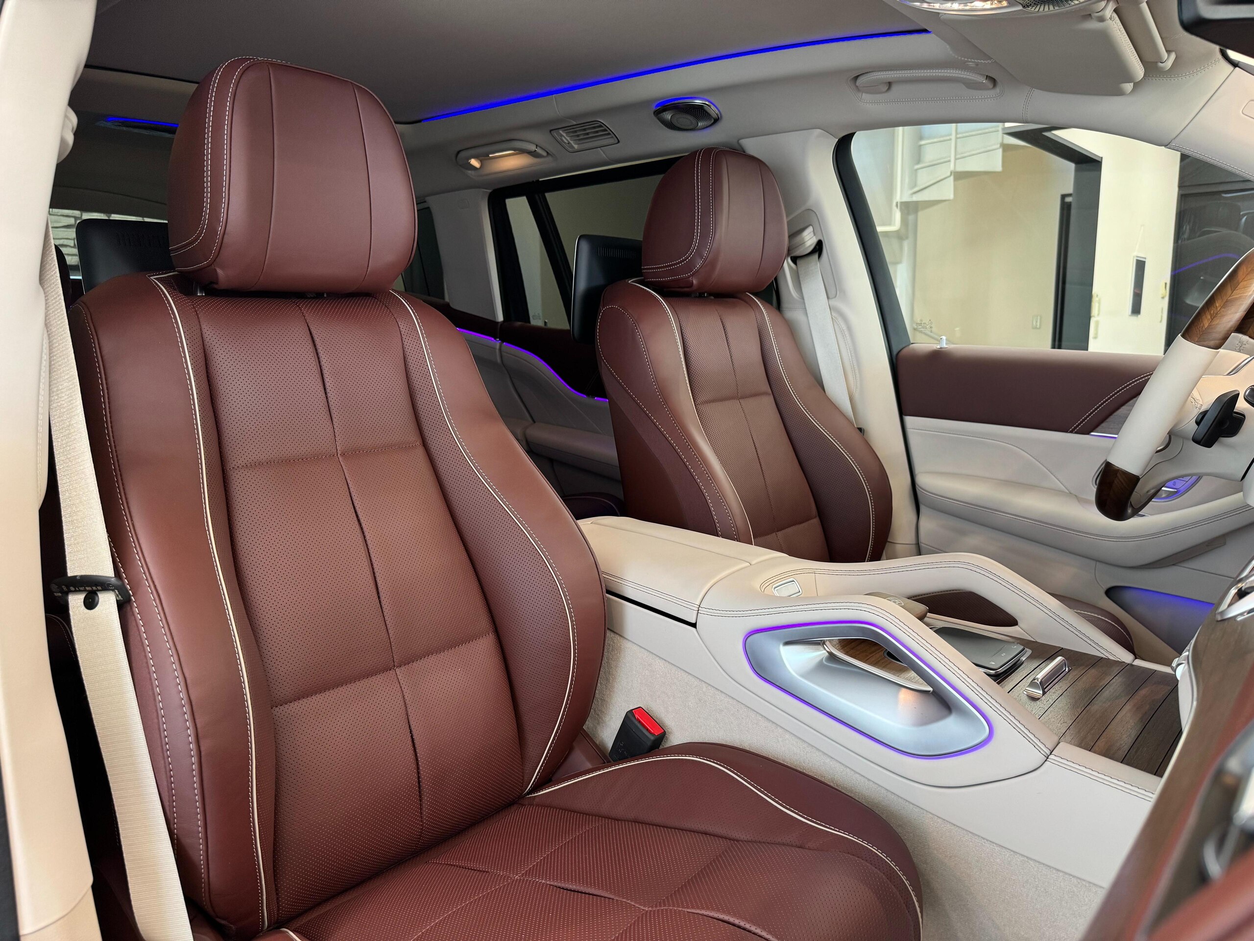 2023 Mercedes Benz Maybach GLS 600 4Matic — Photo 33 / 49