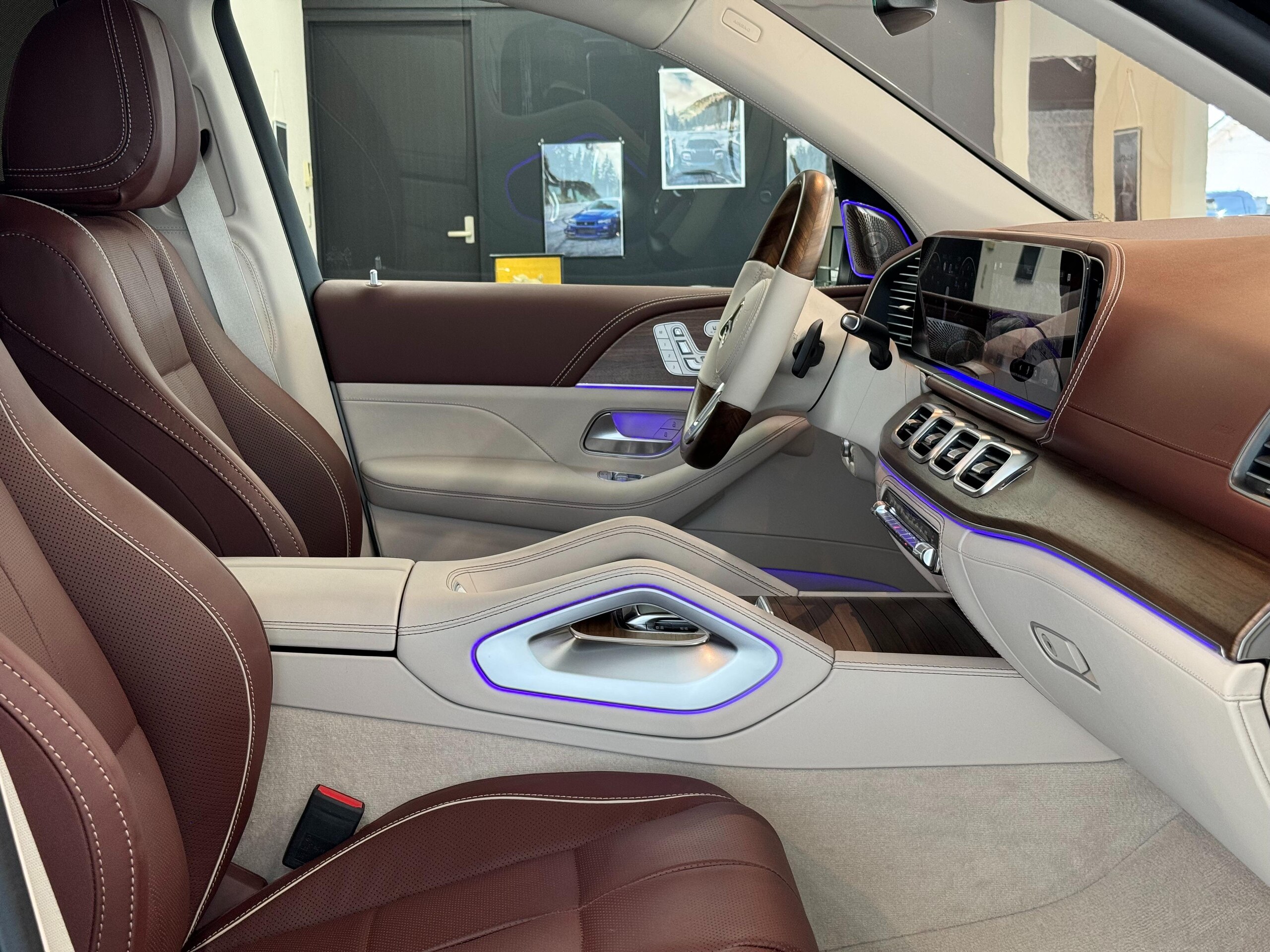2023 Mercedes Benz Maybach GLS 600 4Matic — Photo 34 / 49