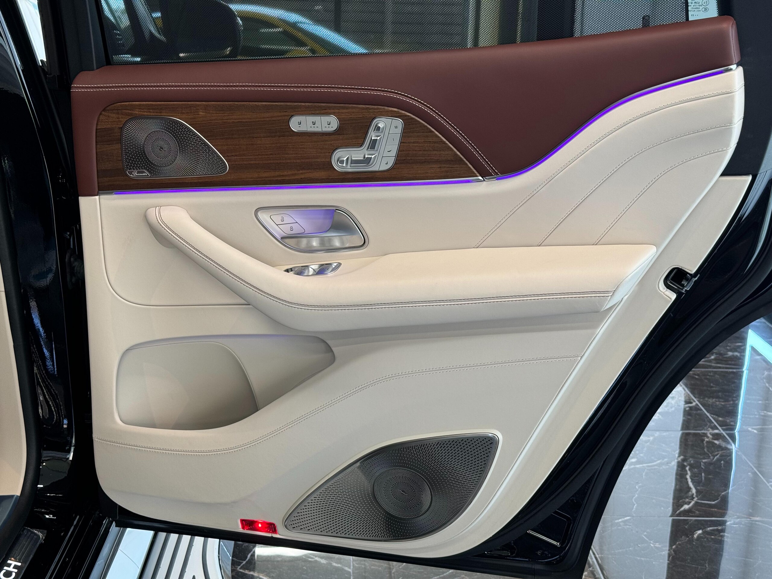 2023 Mercedes Benz Maybach GLS 600 4Matic — Photo 37 / 49