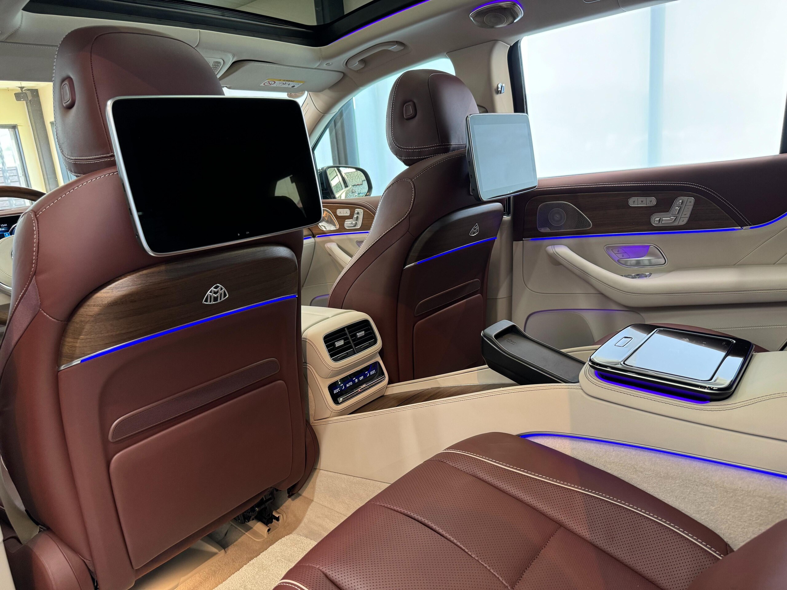 2023 Mercedes Benz Maybach GLS 600 4Matic — Photo 44 / 49