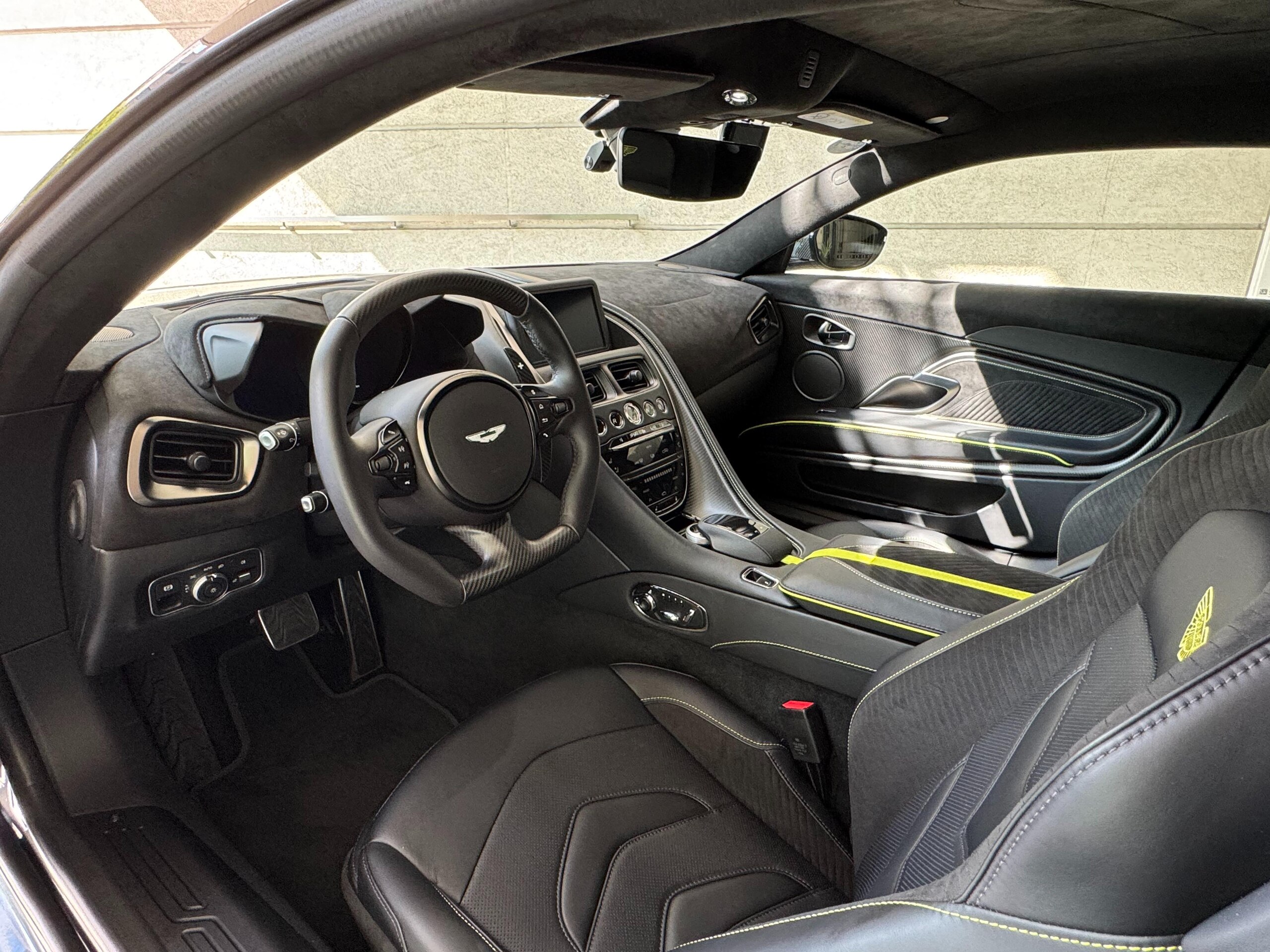 2024 Aston Martin DBS Superleggera — Photo 9 / 38