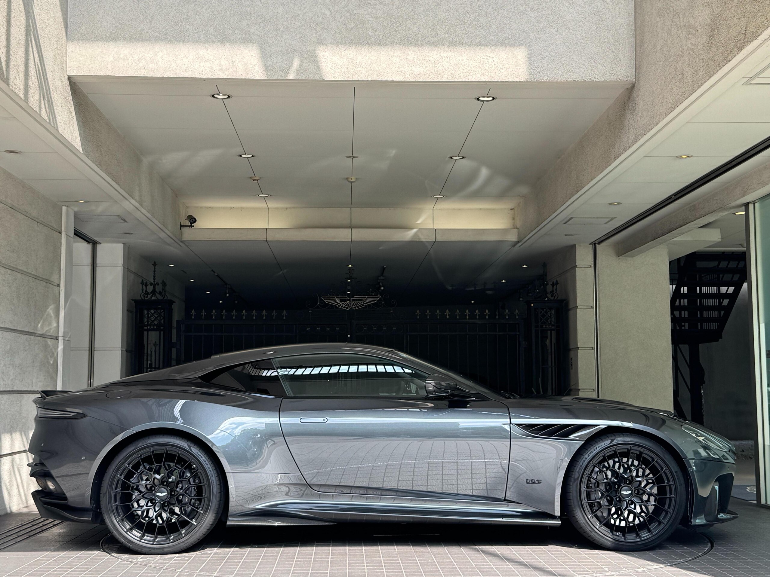 2024 Aston Martin DBS Superleggera — Photo 11 / 38