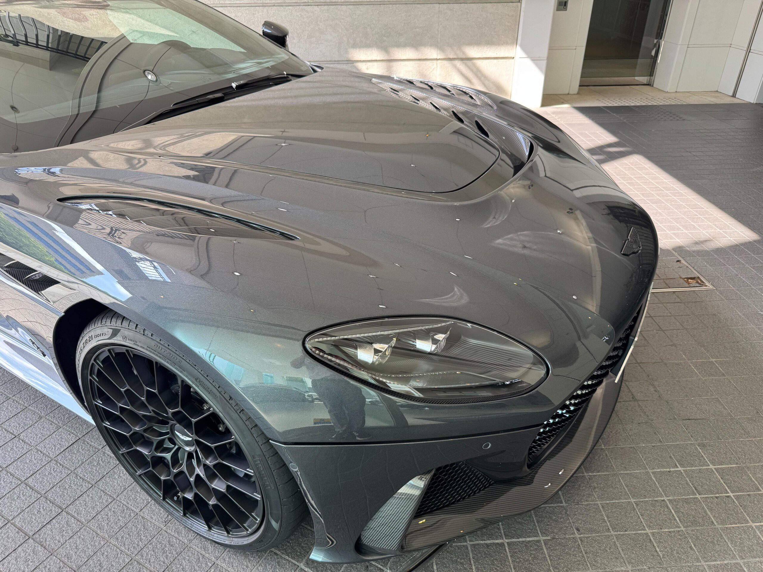 2024 Aston Martin DBS Superleggera — Photo 12 / 38