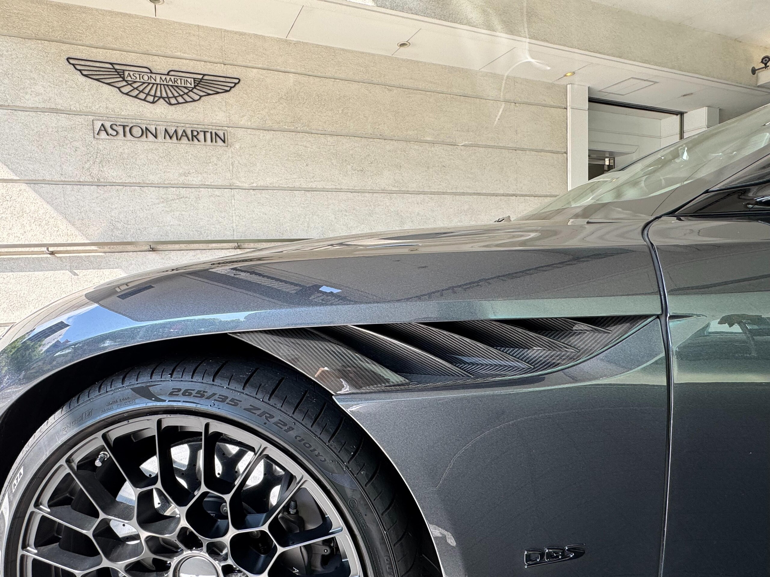2024 Aston Martin DBS Superleggera — Photo 13 / 38