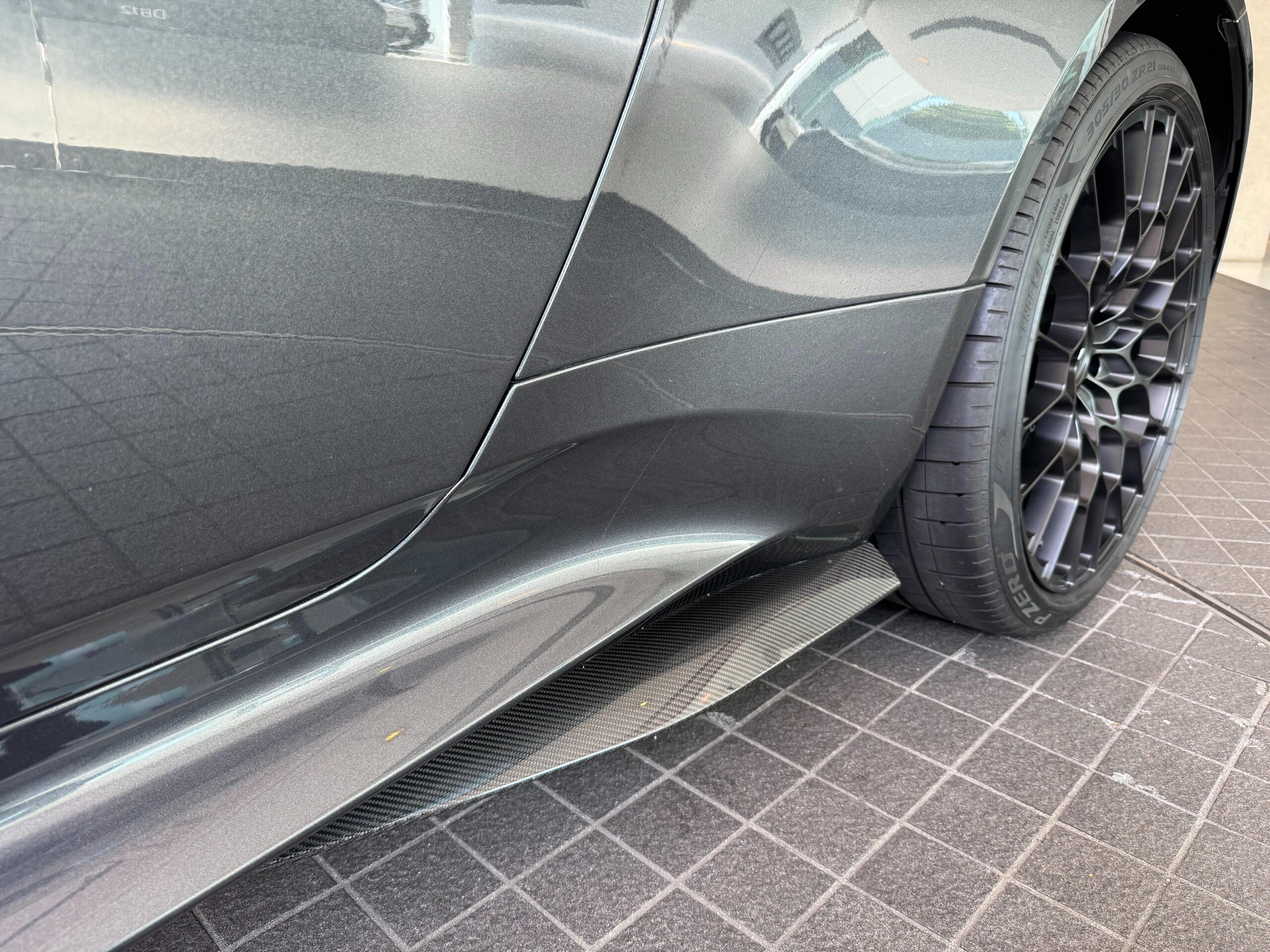 2024 Aston Martin DBS Superleggera — Photo 16 / 38
