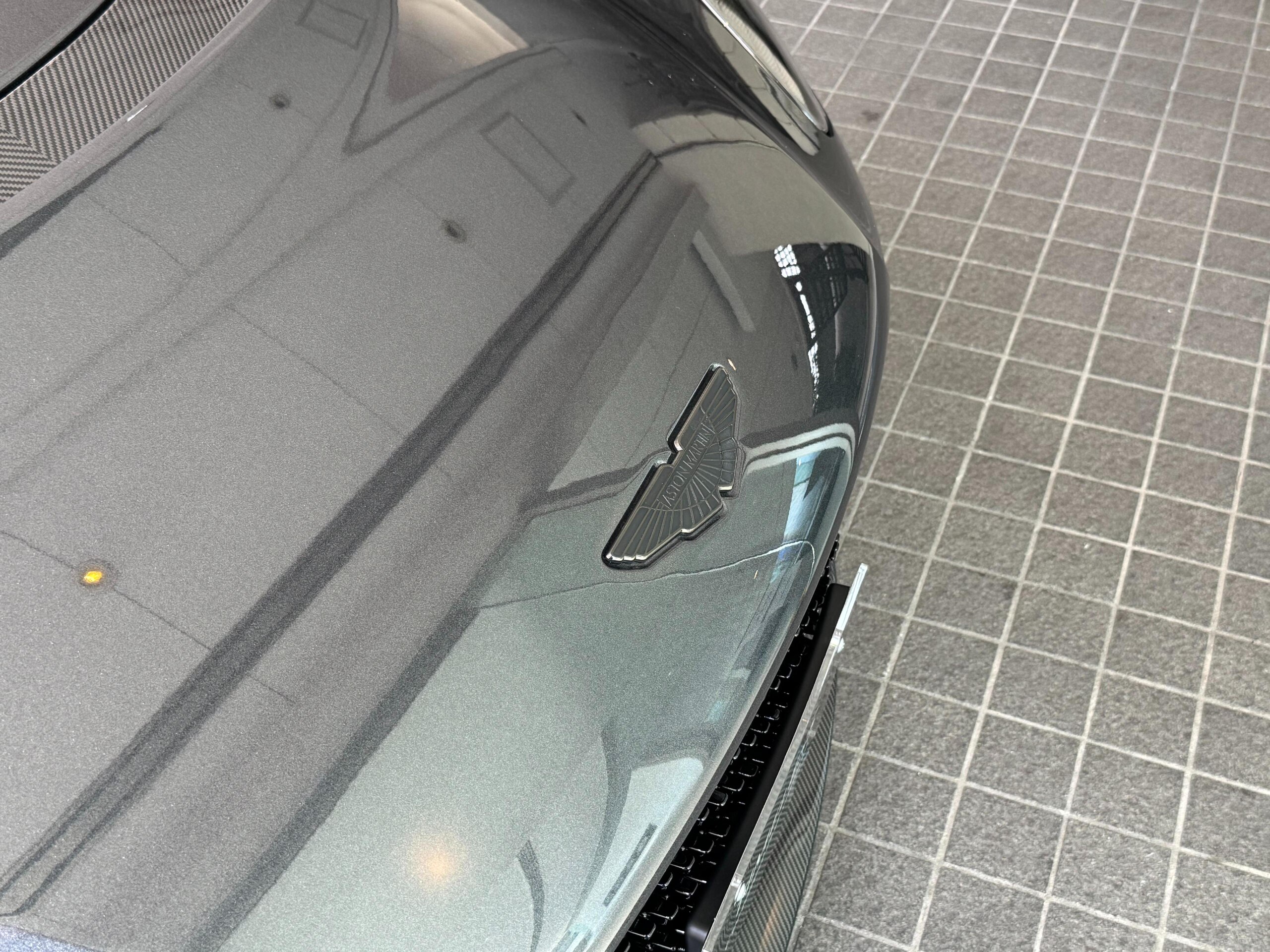 2024 Aston Martin DBS Superleggera — Photo 17 / 38