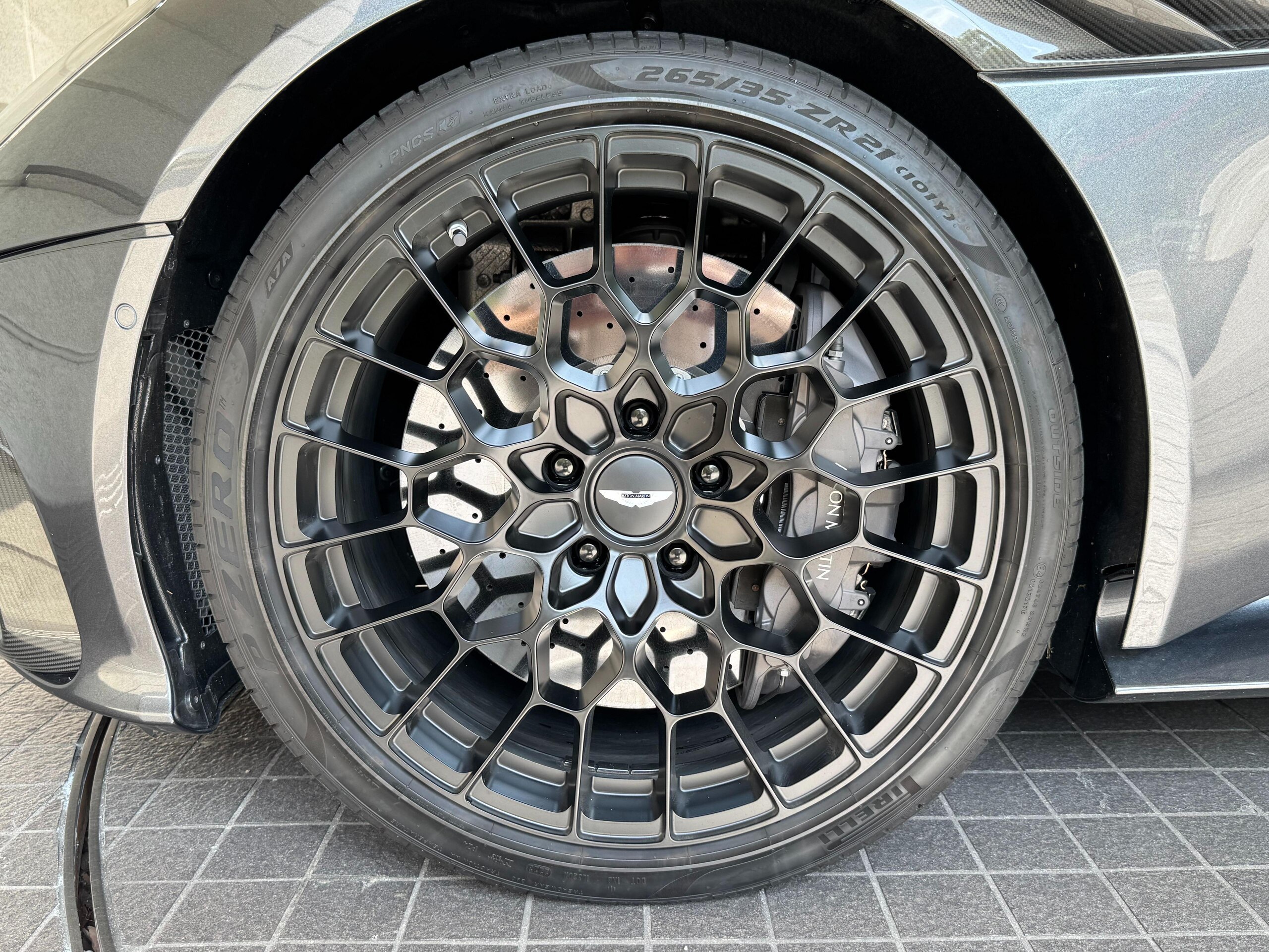 2024 Aston Martin DBS Superleggera — Photo 18 / 38