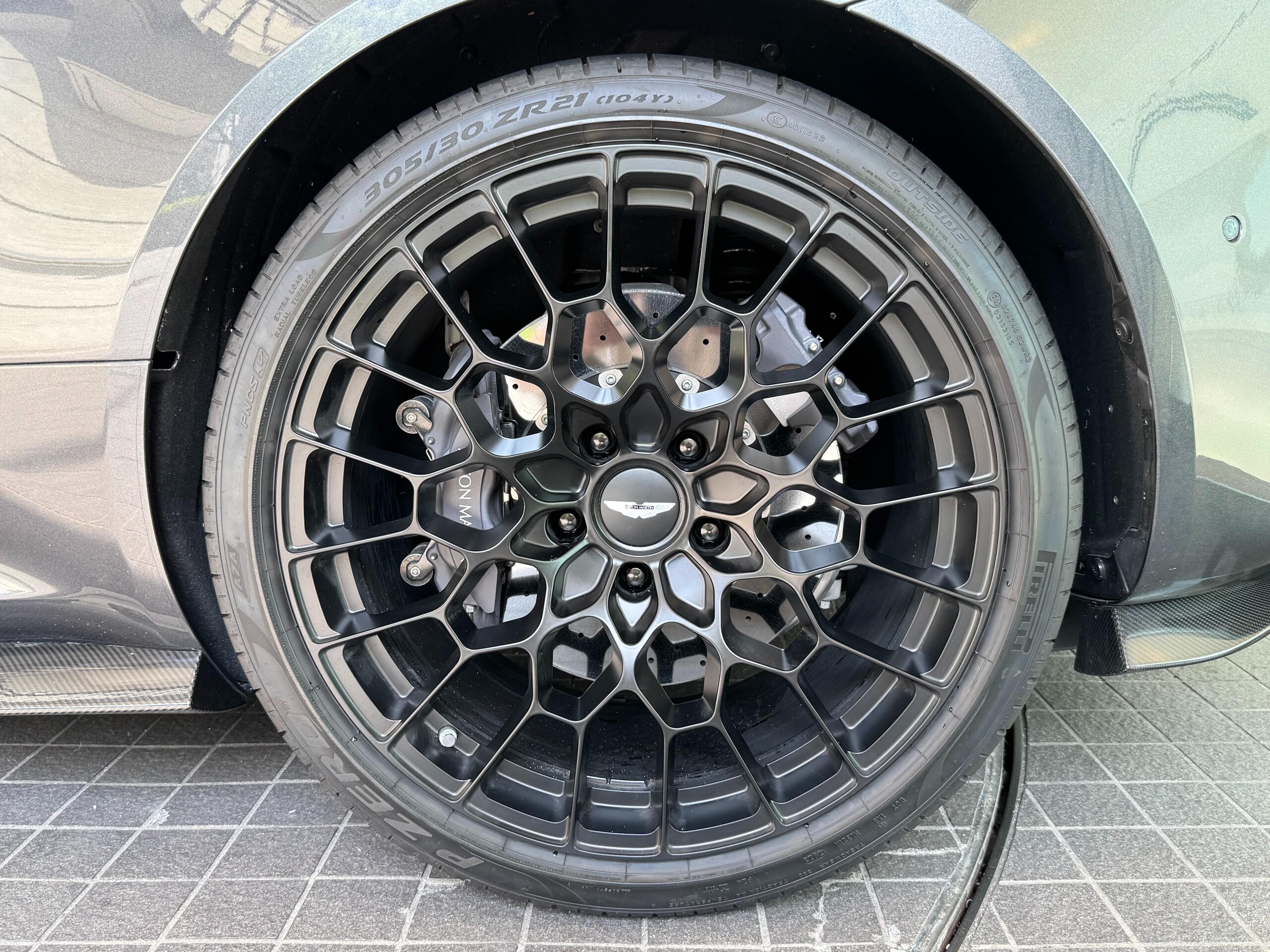 2024 Aston Martin DBS Superleggera — Photo 19 / 38